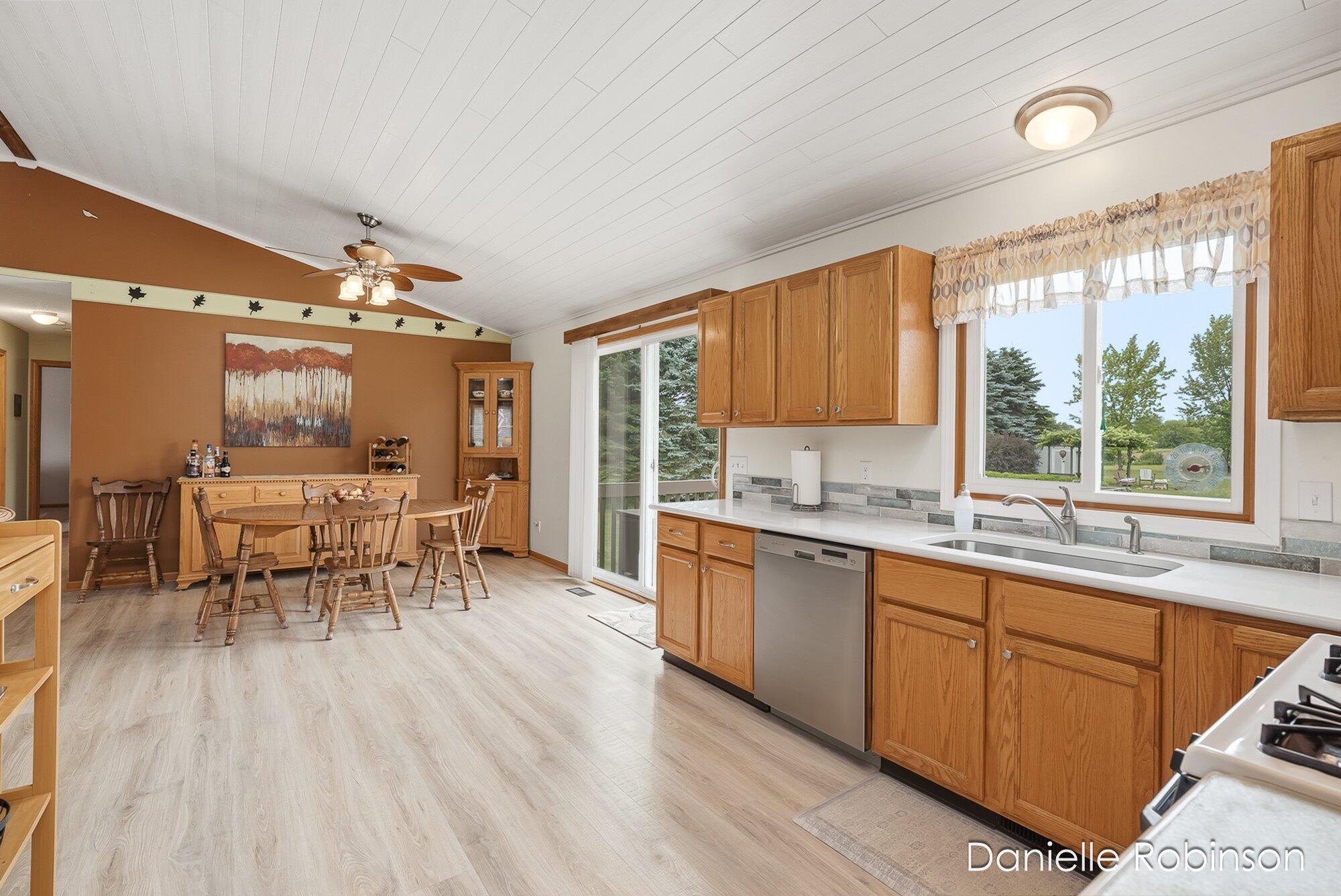 6829 12 Mile Road NE Rockford MI 49341