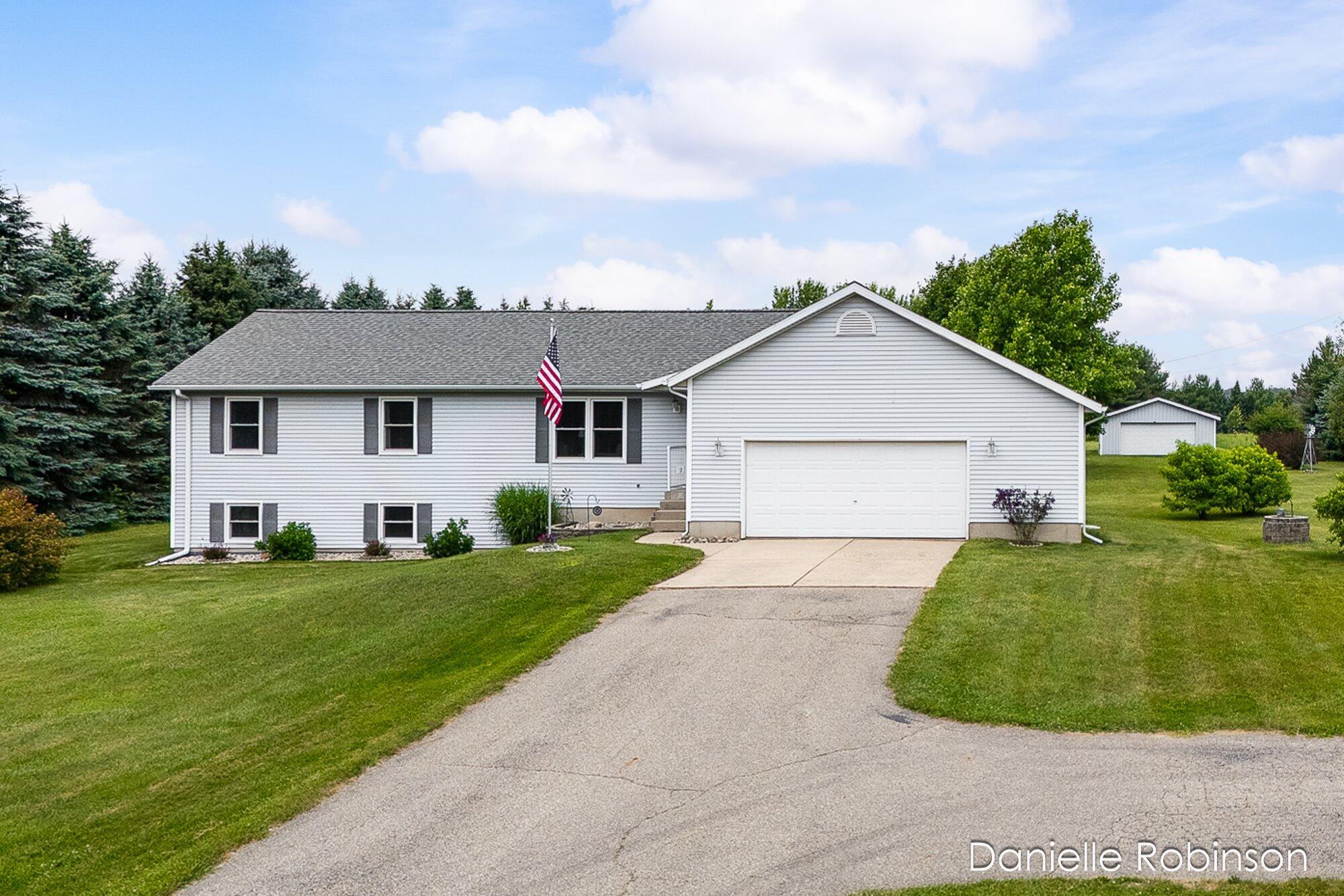 6829 12 Mile Road NE Rockford MI 49341