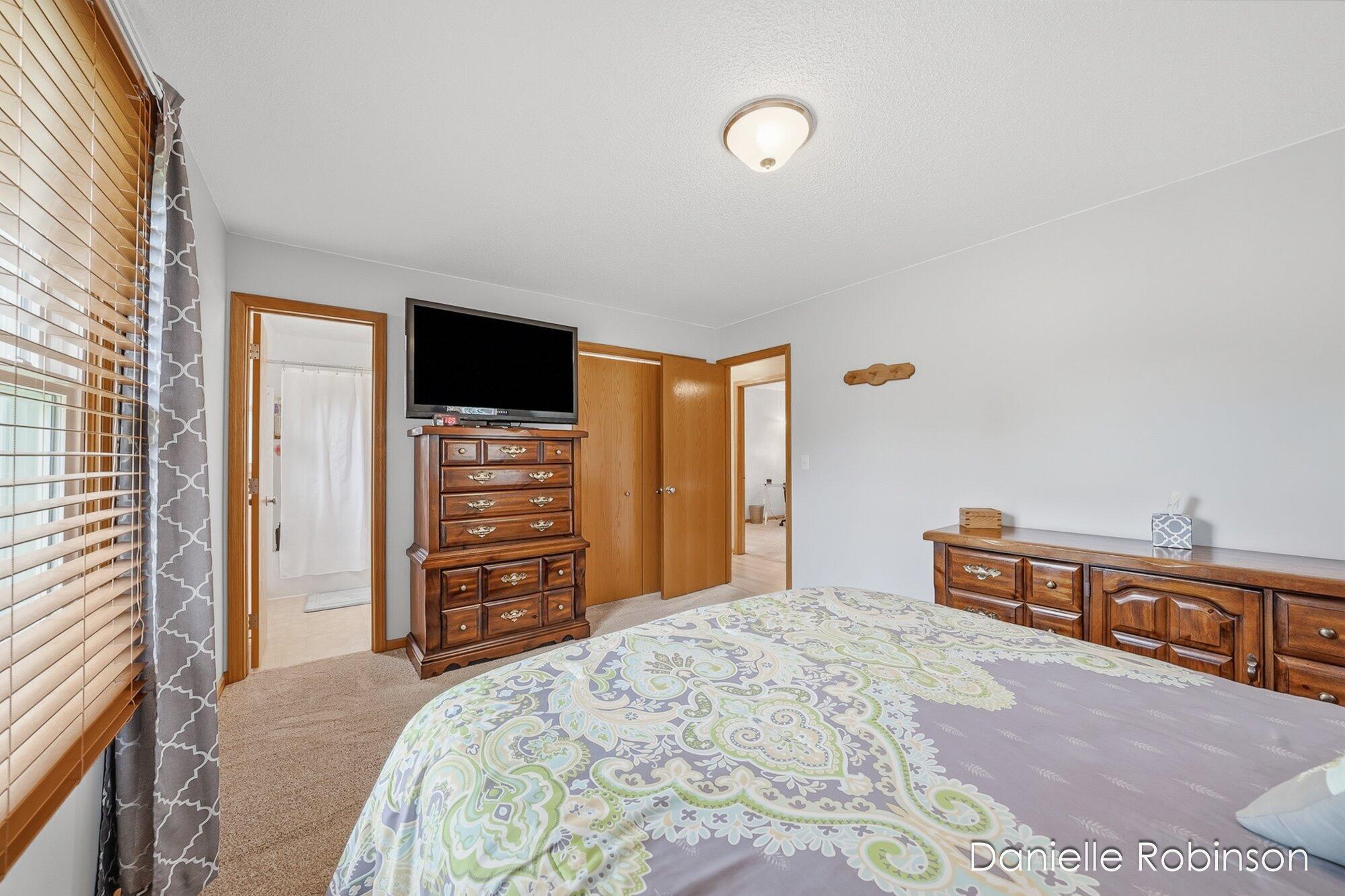 6829 12 Mile Road NE Rockford MI 49341