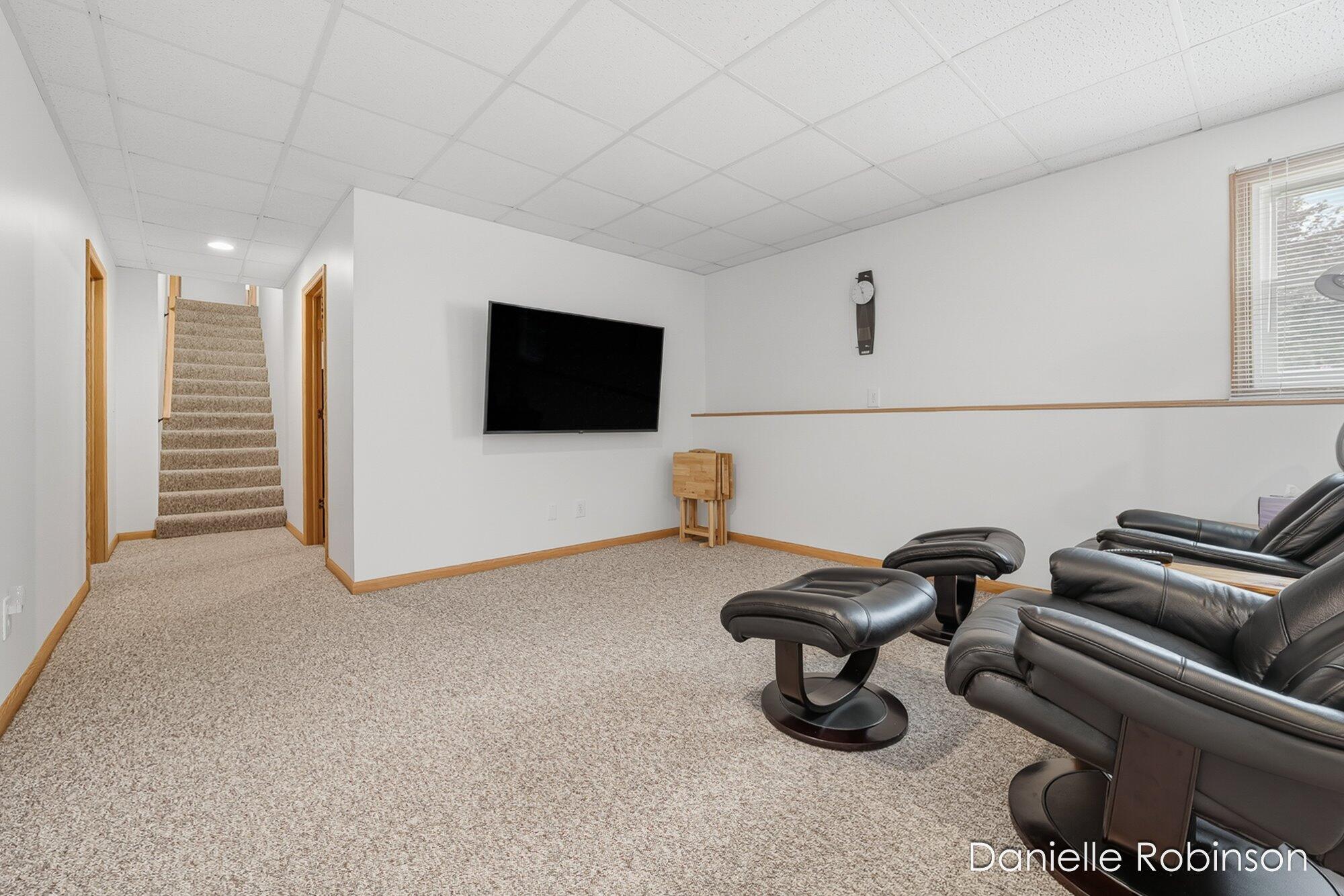 6829 12 Mile Road NE Rockford MI 49341