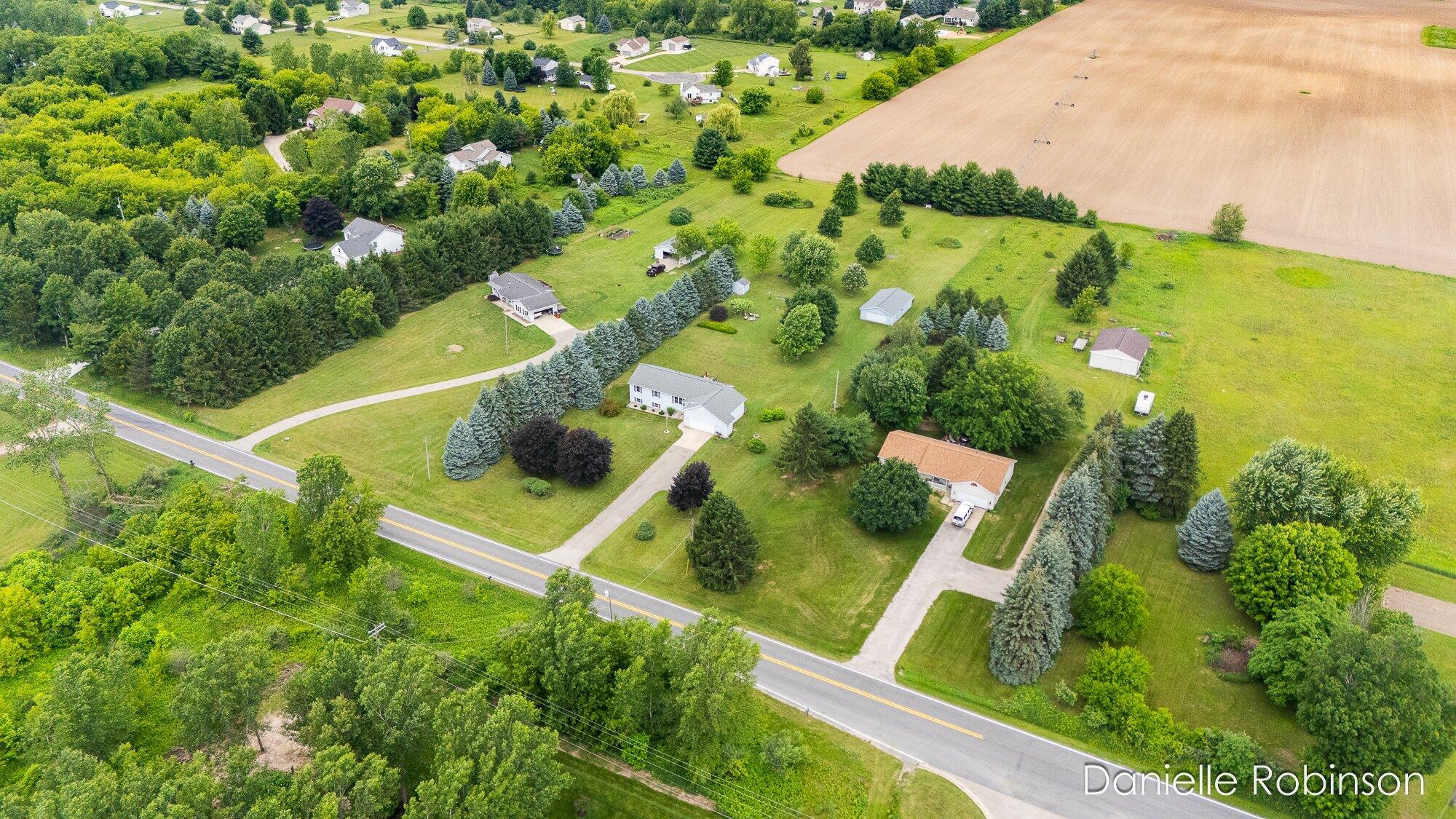 6829 12 Mile Road NE Rockford MI 49341