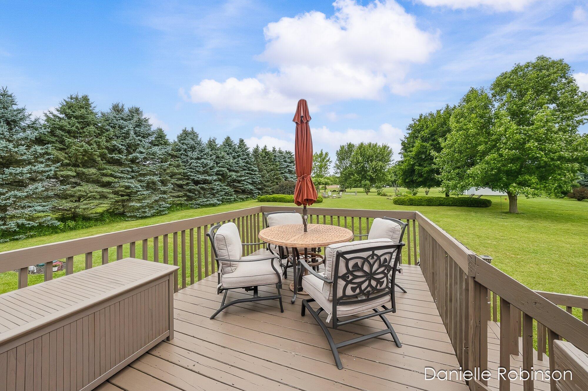 6829 12 Mile Road NE Rockford MI 49341