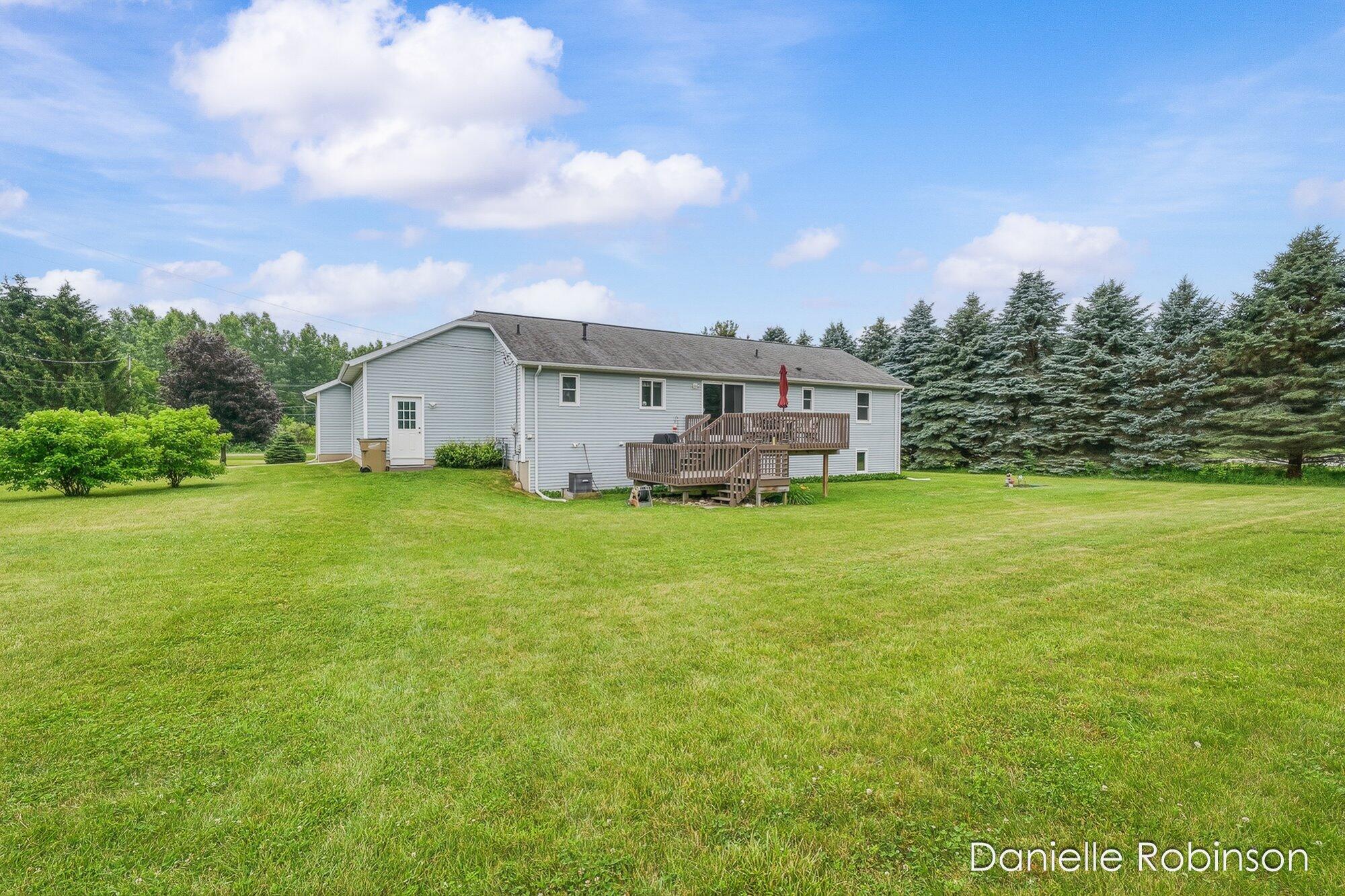 6829 12 Mile Road NE Rockford MI 49341
