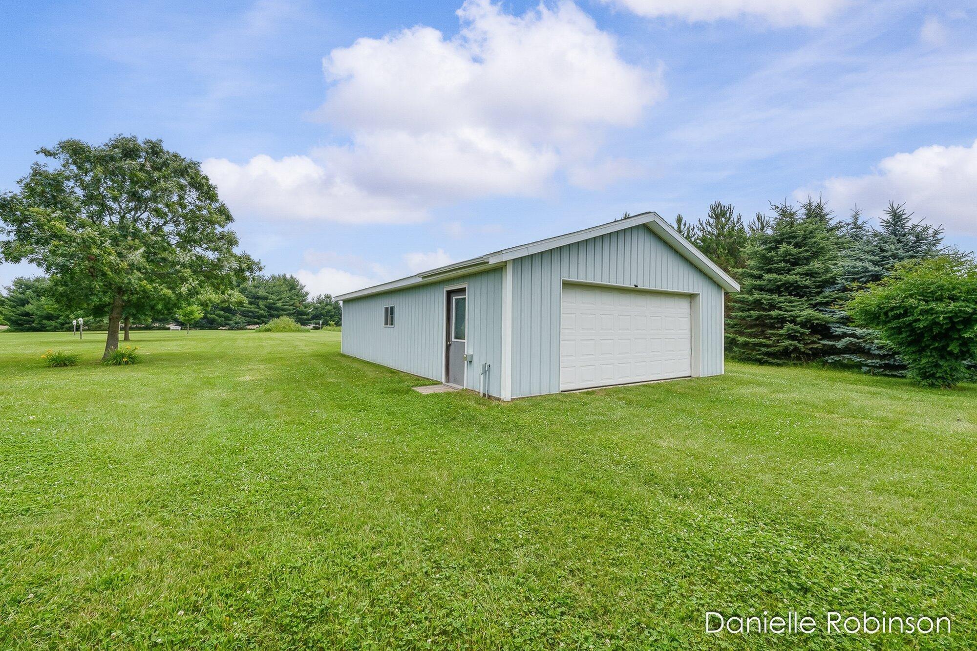 6829 12 Mile Road NE Rockford MI 49341