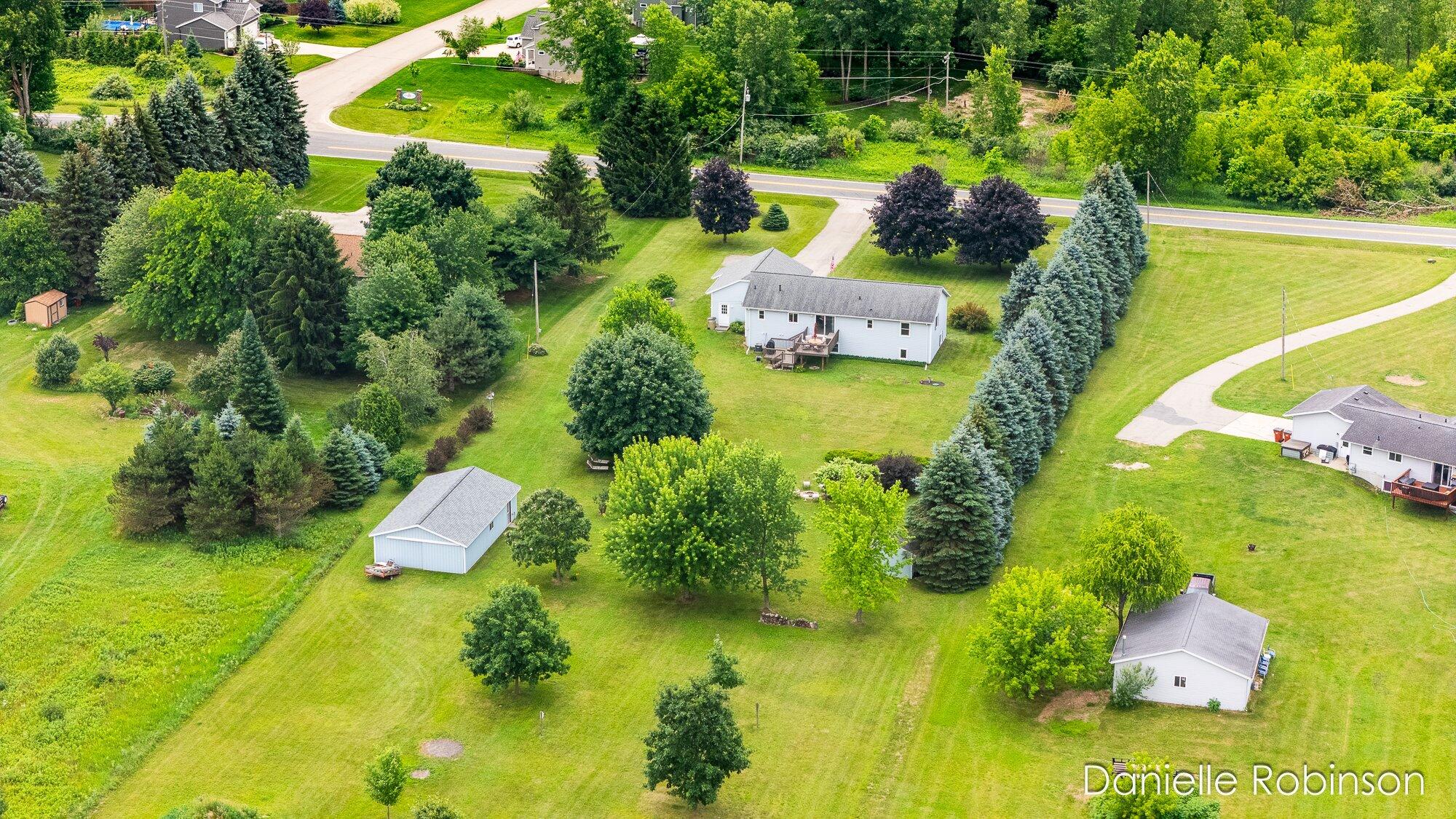6829 12 Mile Road NE Rockford MI 49341