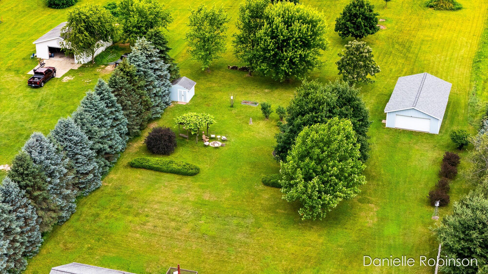 6829 12 Mile Road NE Rockford MI 49341