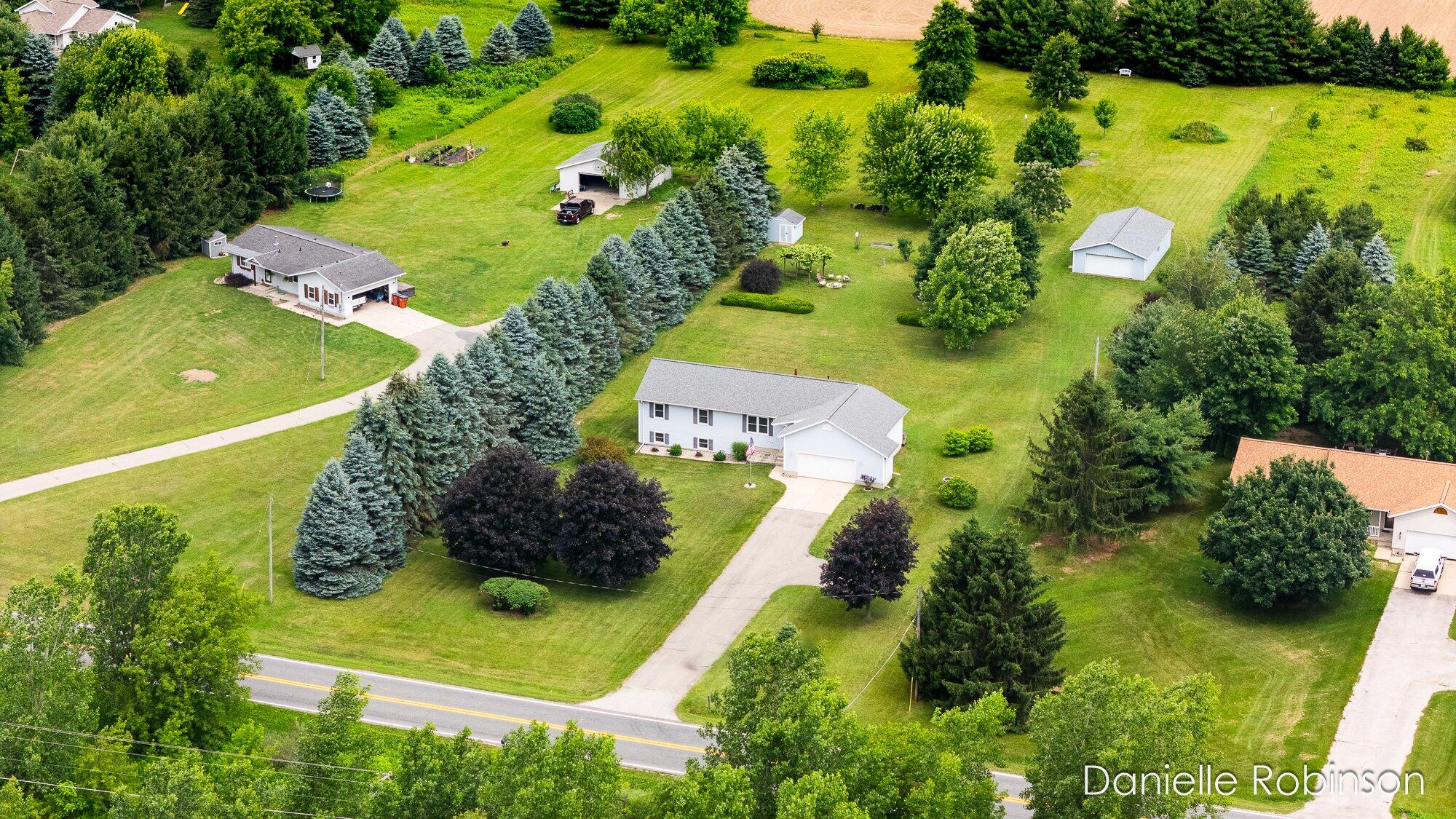 6829 12 Mile Road NE Rockford MI 49341