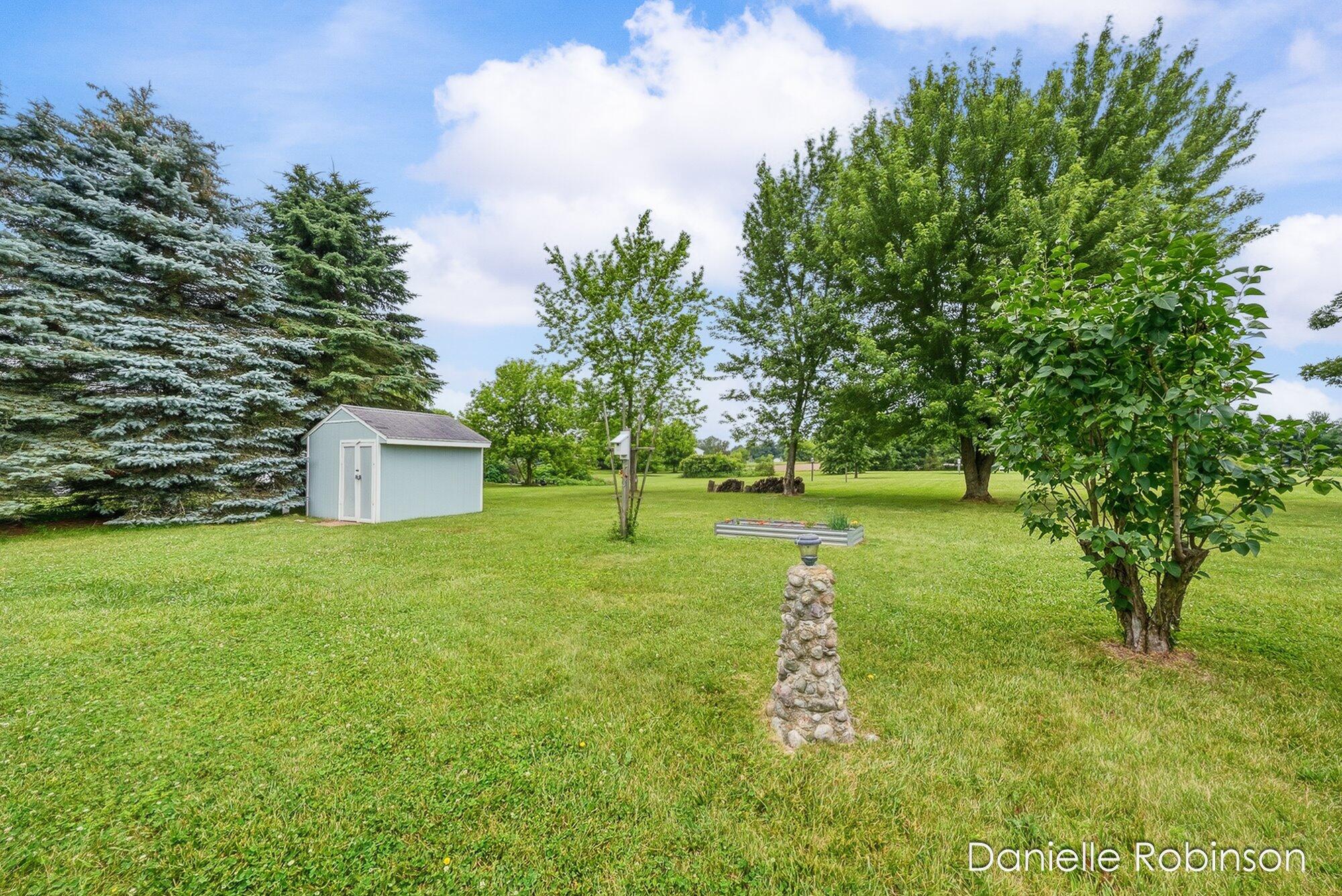 6829 12 Mile Road NE Rockford MI 49341