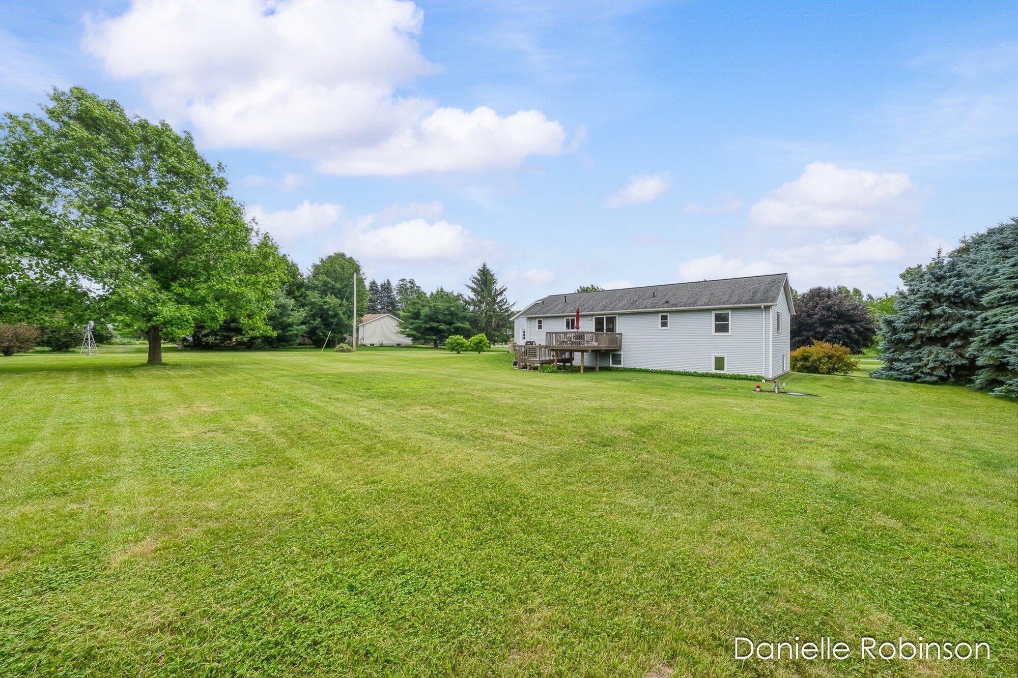 6829 12 Mile Road NE Rockford MI 49341
