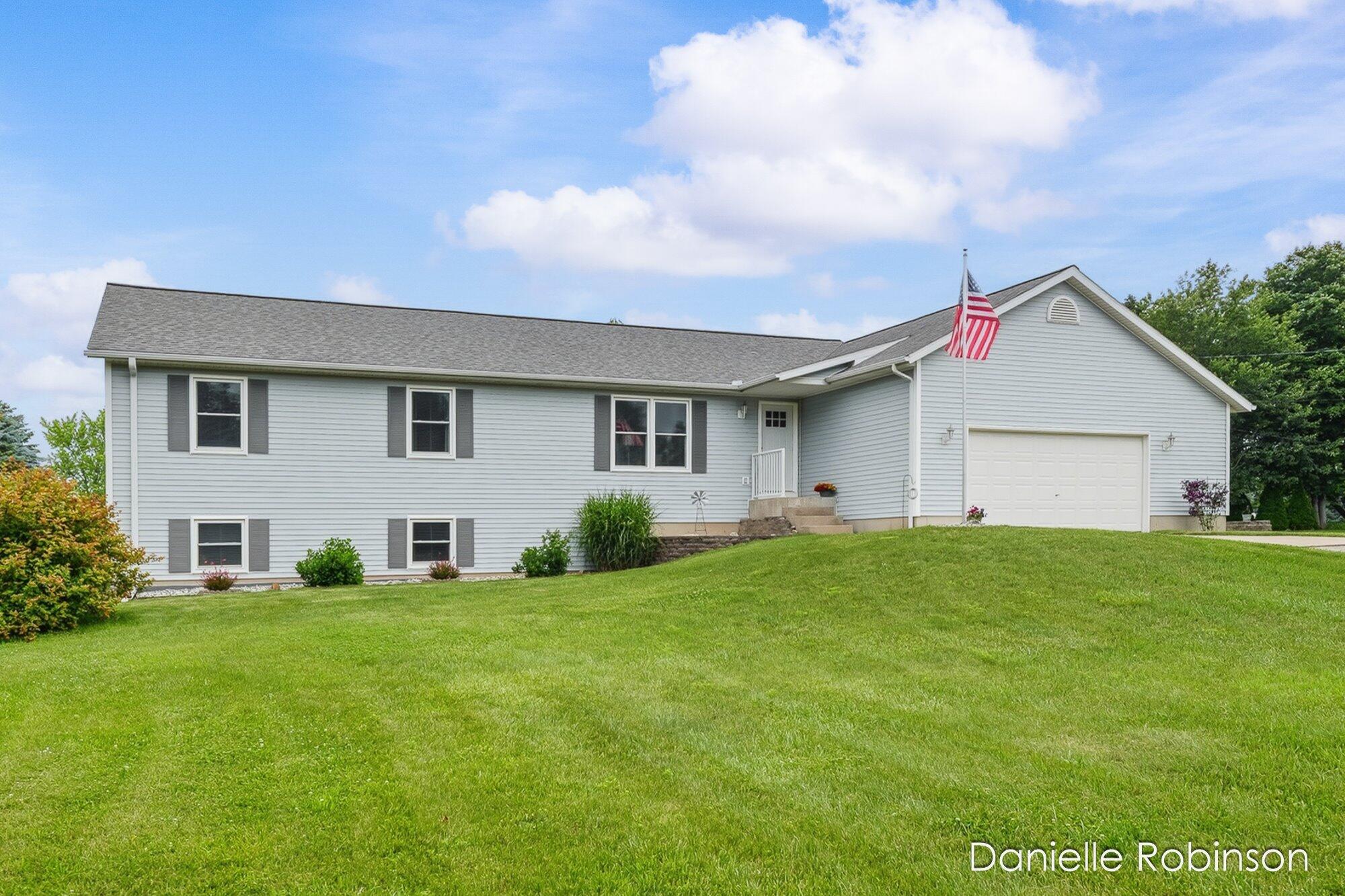 6829 12 Mile Road NE Rockford MI 49341