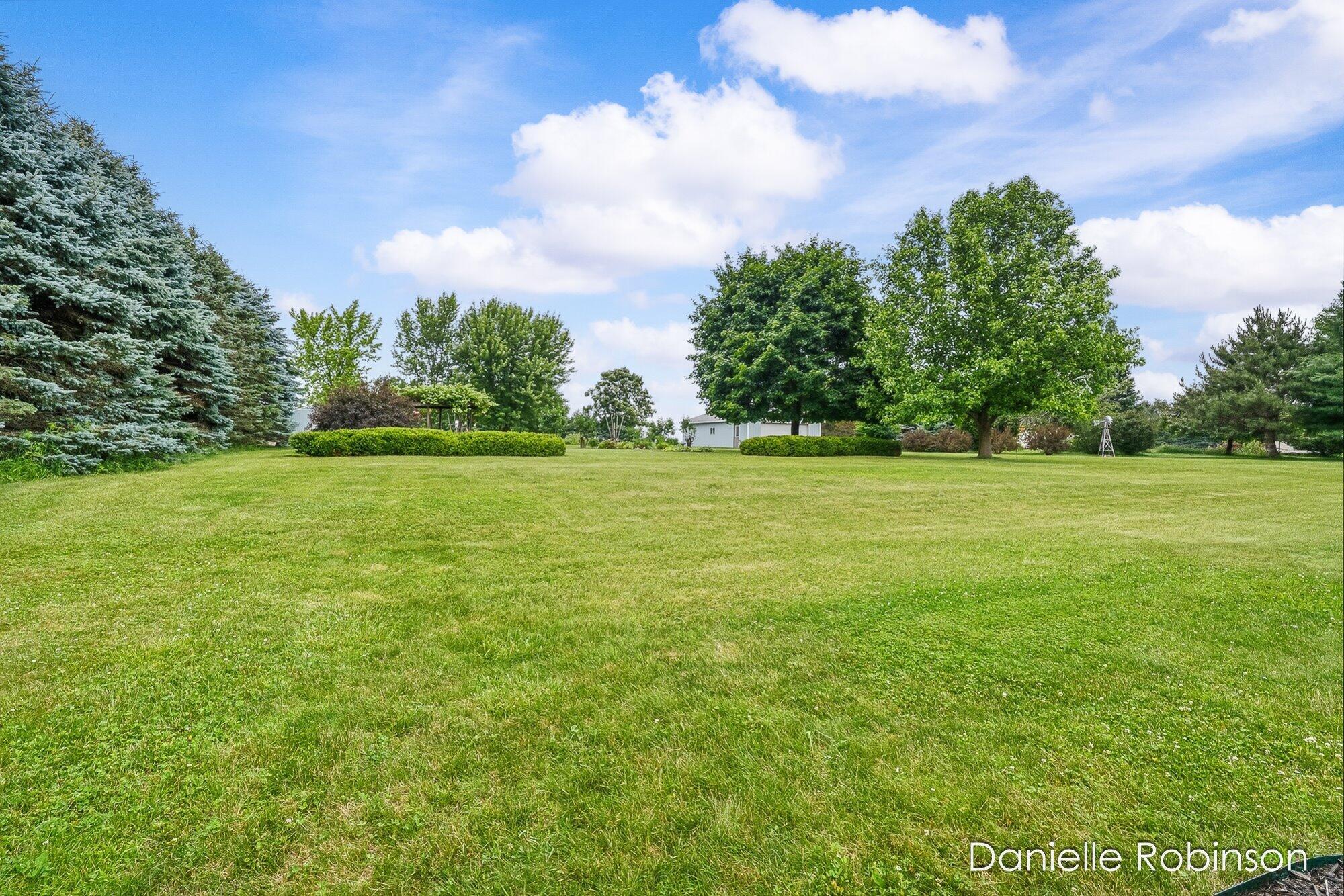 6829 12 Mile Road NE Rockford MI 49341