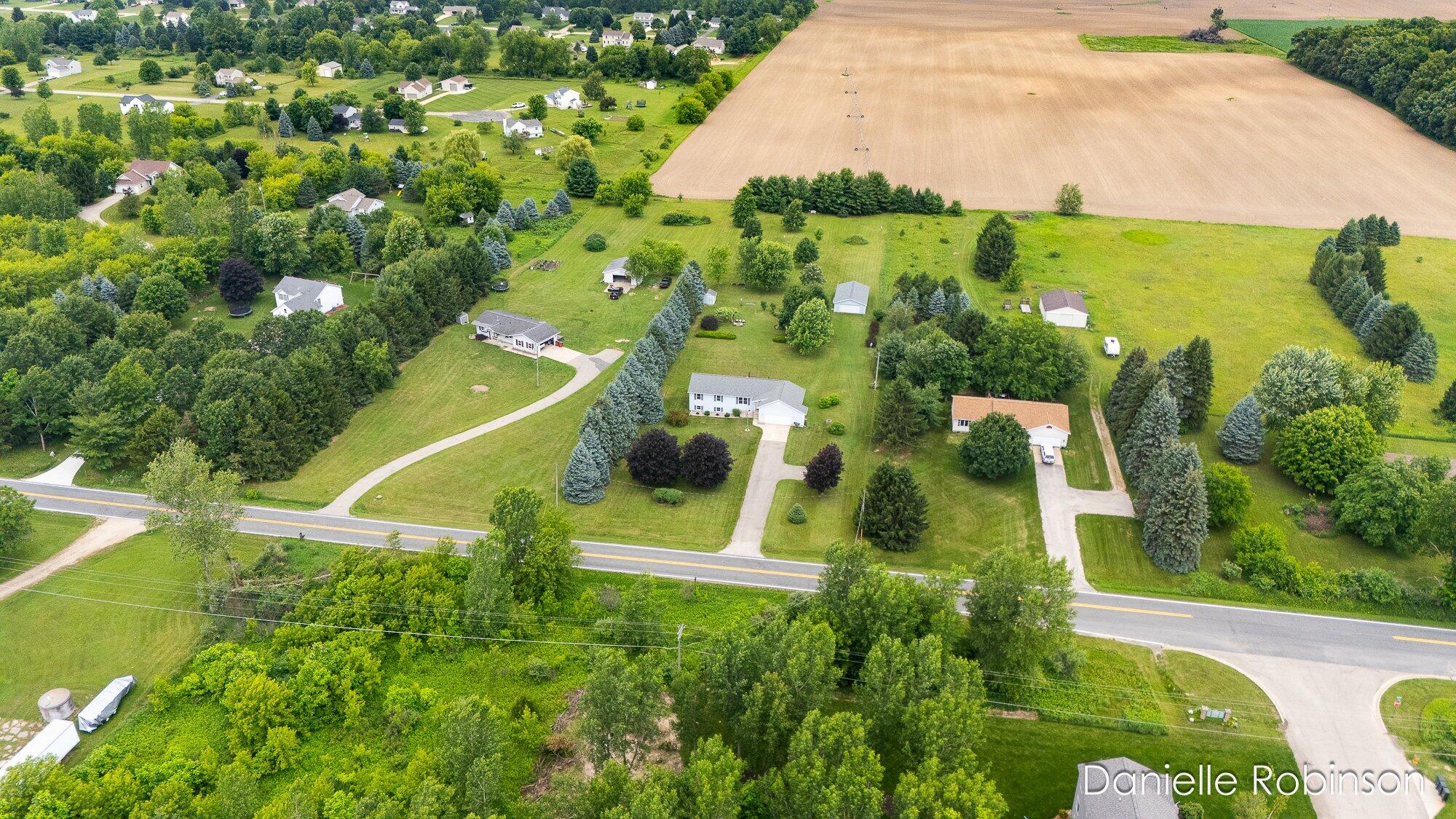 6829 12 Mile Road NE Rockford MI 49341