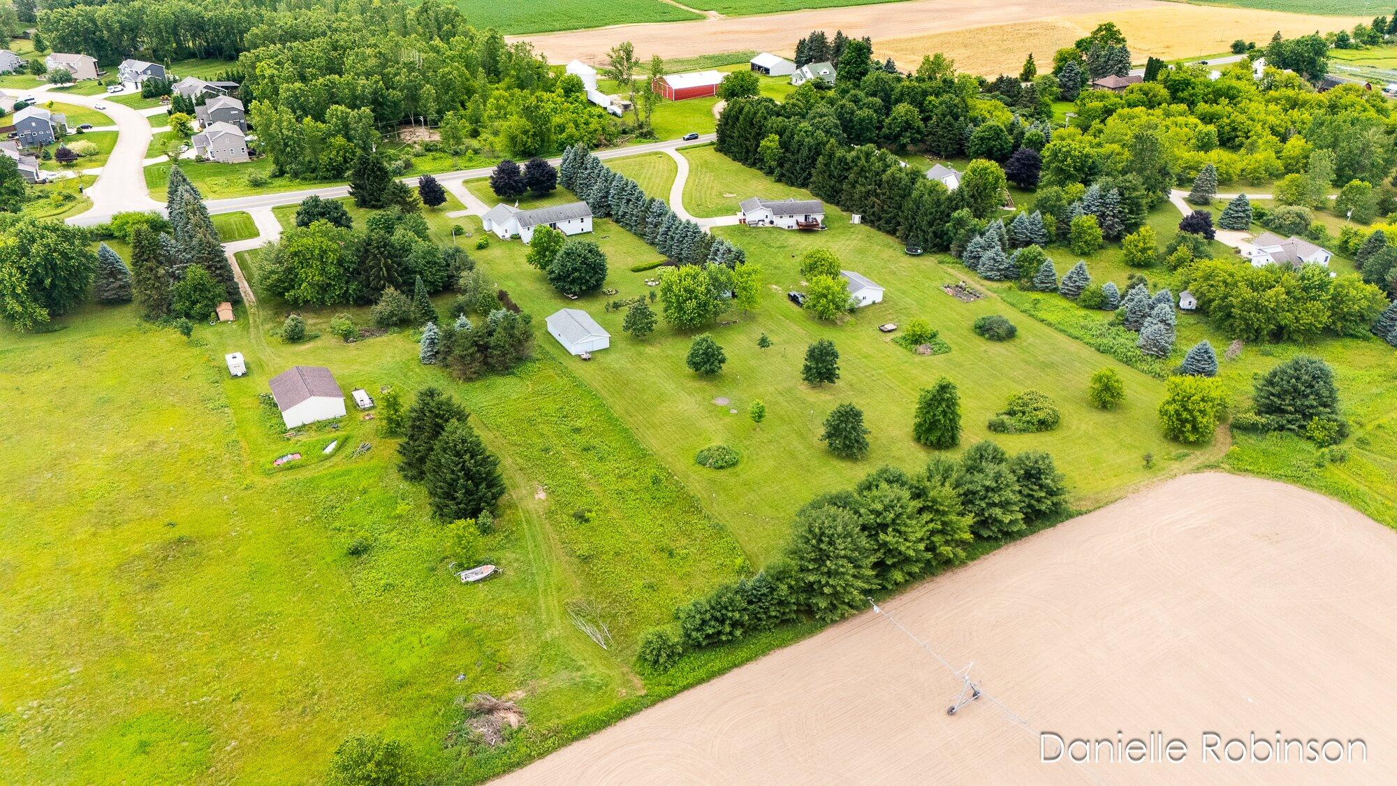 6829 12 Mile Road NE Rockford MI 49341