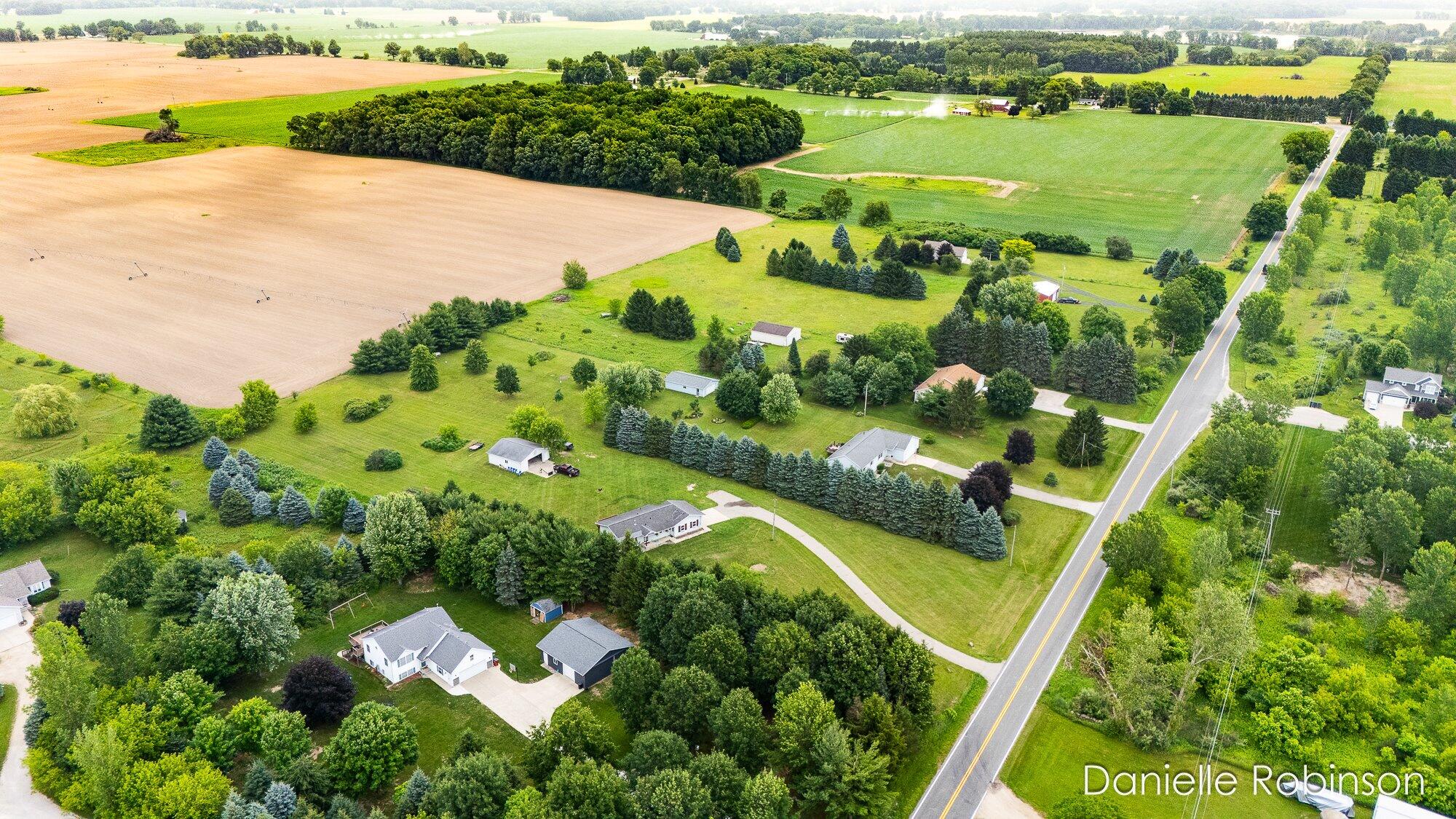 6829 12 Mile Road NE Rockford MI 49341