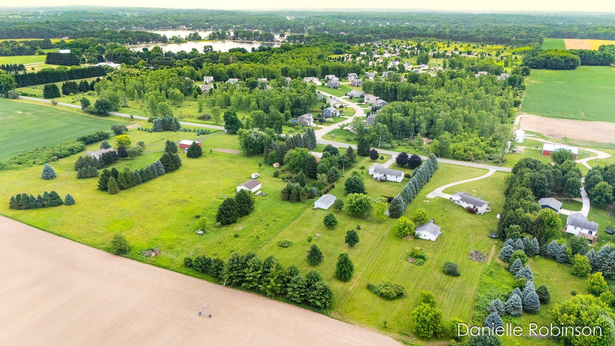 6829 12 Mile Road NE Rockford MI 49341