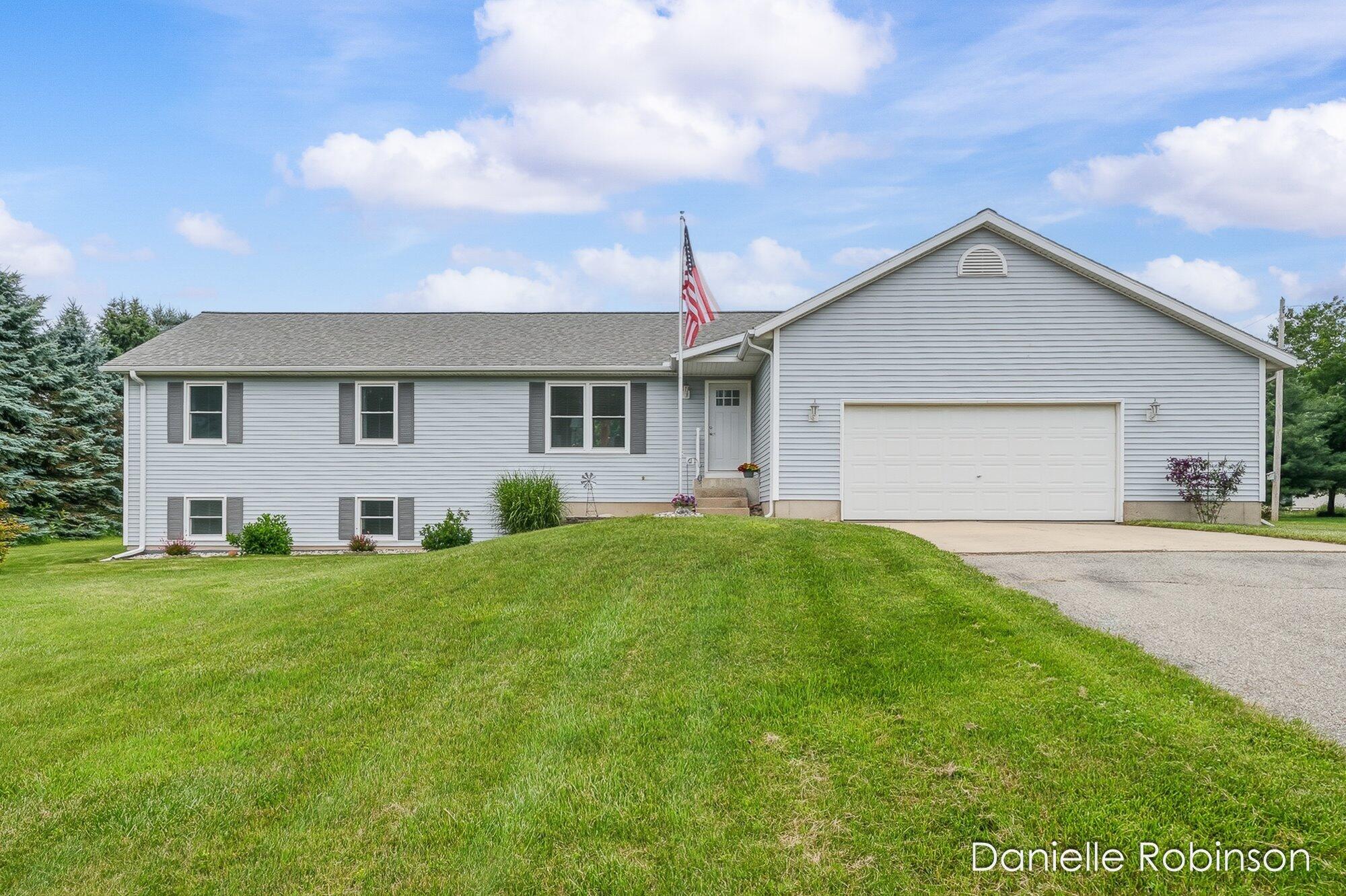 6829 12 Mile Road NE Rockford MI 49341