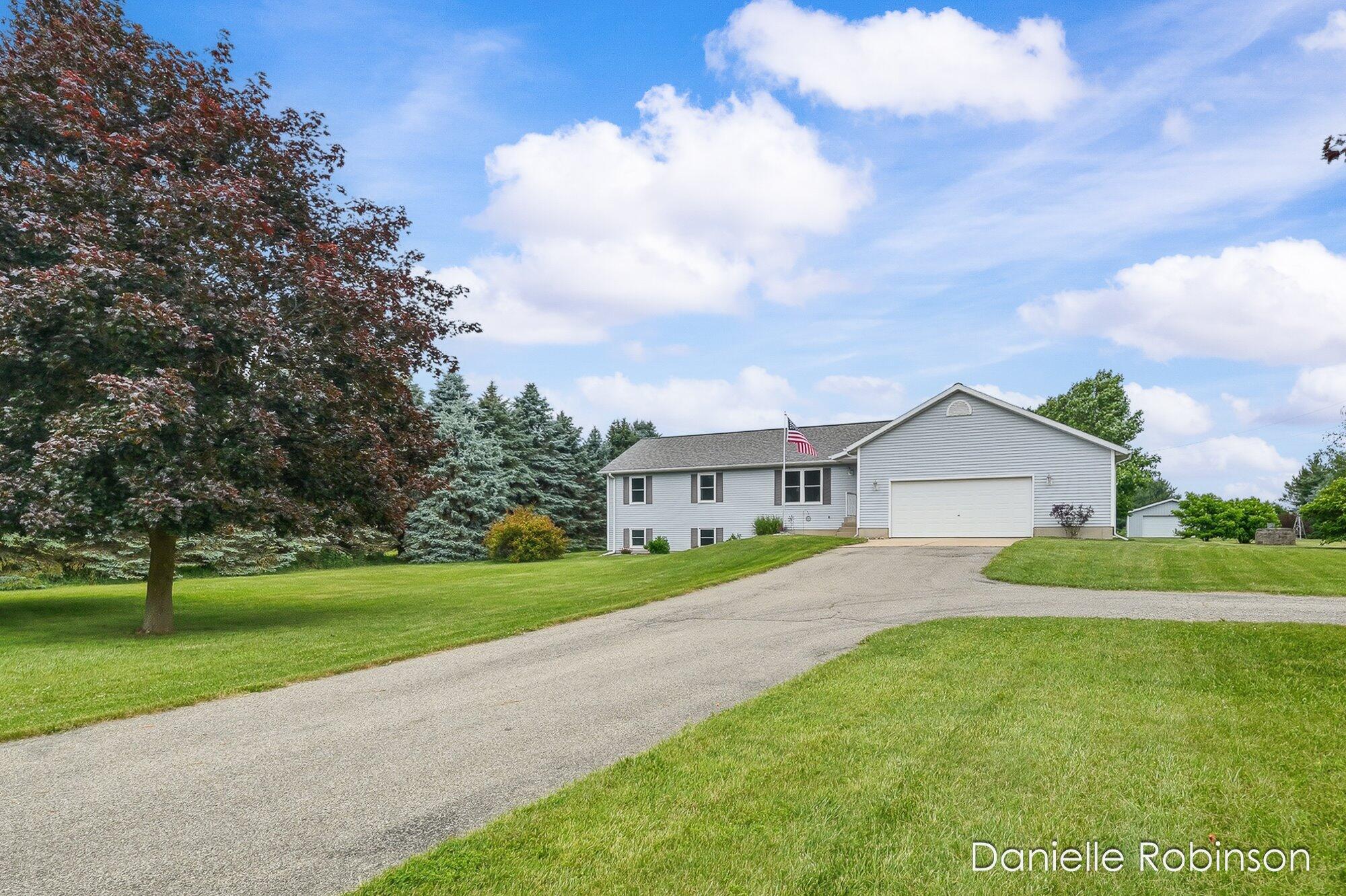6829 12 Mile Road NE Rockford MI 49341
