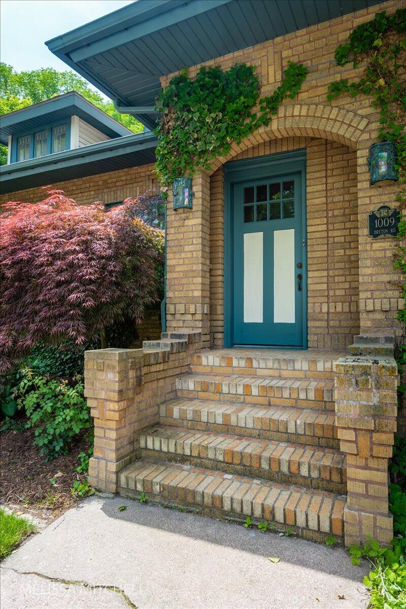 1009 Breton Road SE East Grand Rapids MI 49506