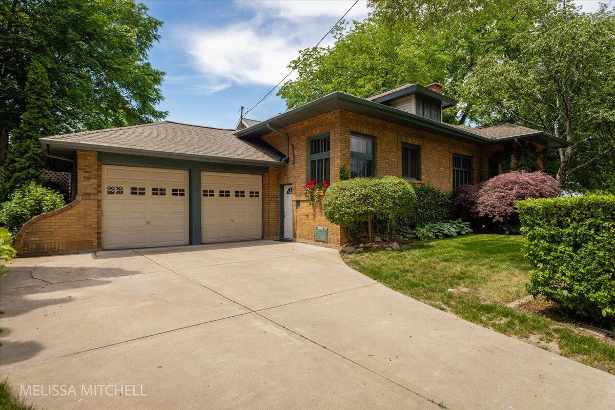 1009 Breton Road SE East Grand Rapids MI 49506
