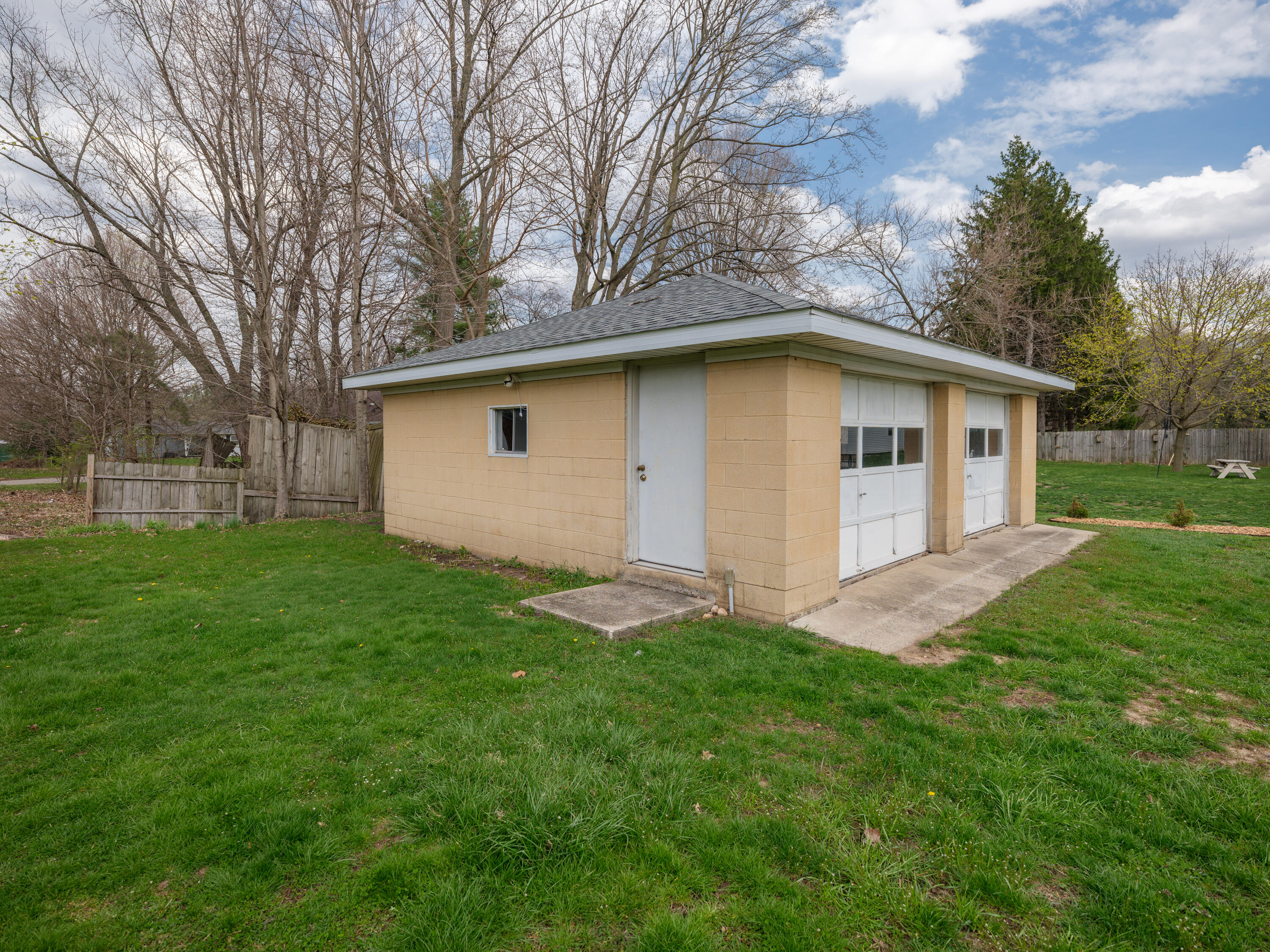 141 S Drake Road Kalamazoo MI 49009