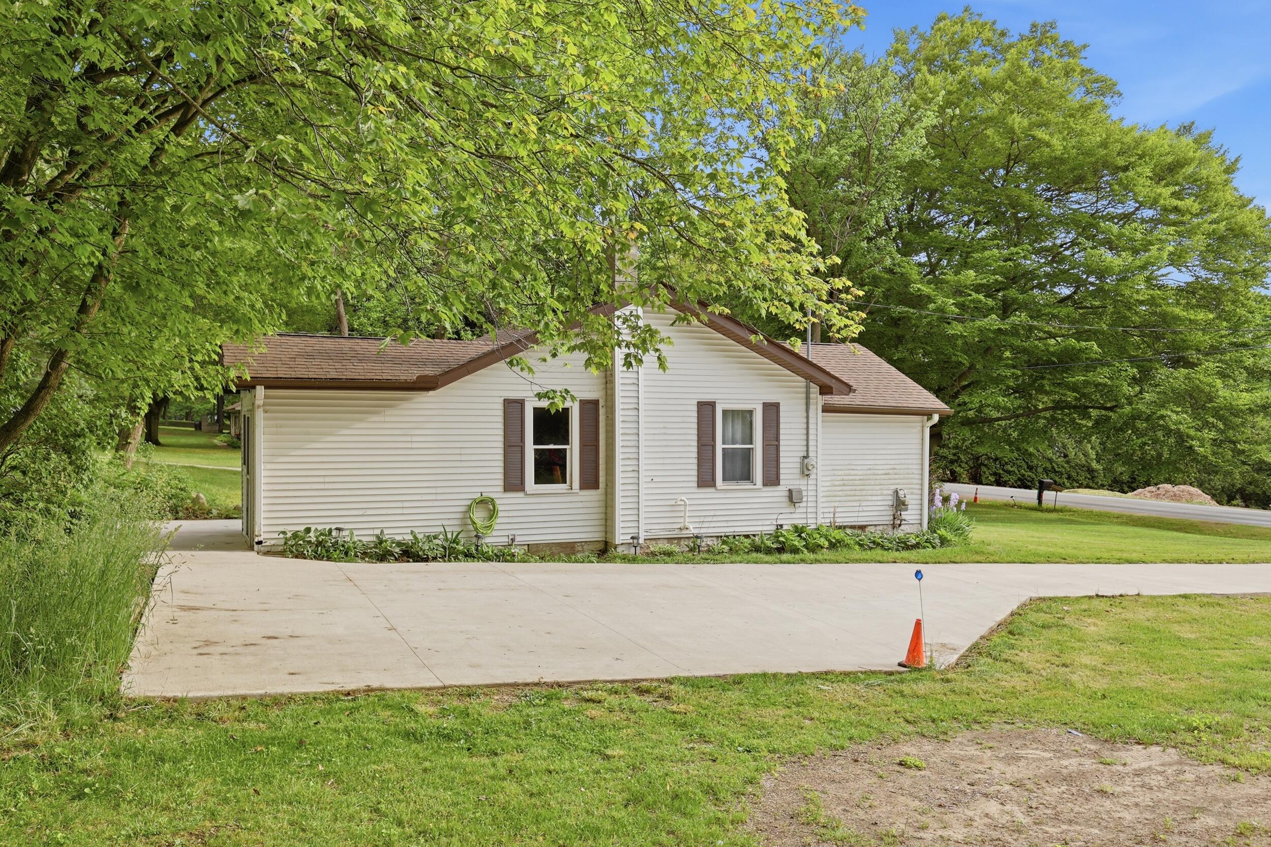 8580 N Riverview Drive Kalamazoo MI 49004