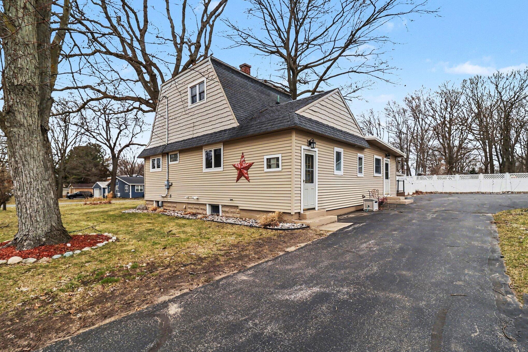 802 N Emily Street Ludington MI 49431