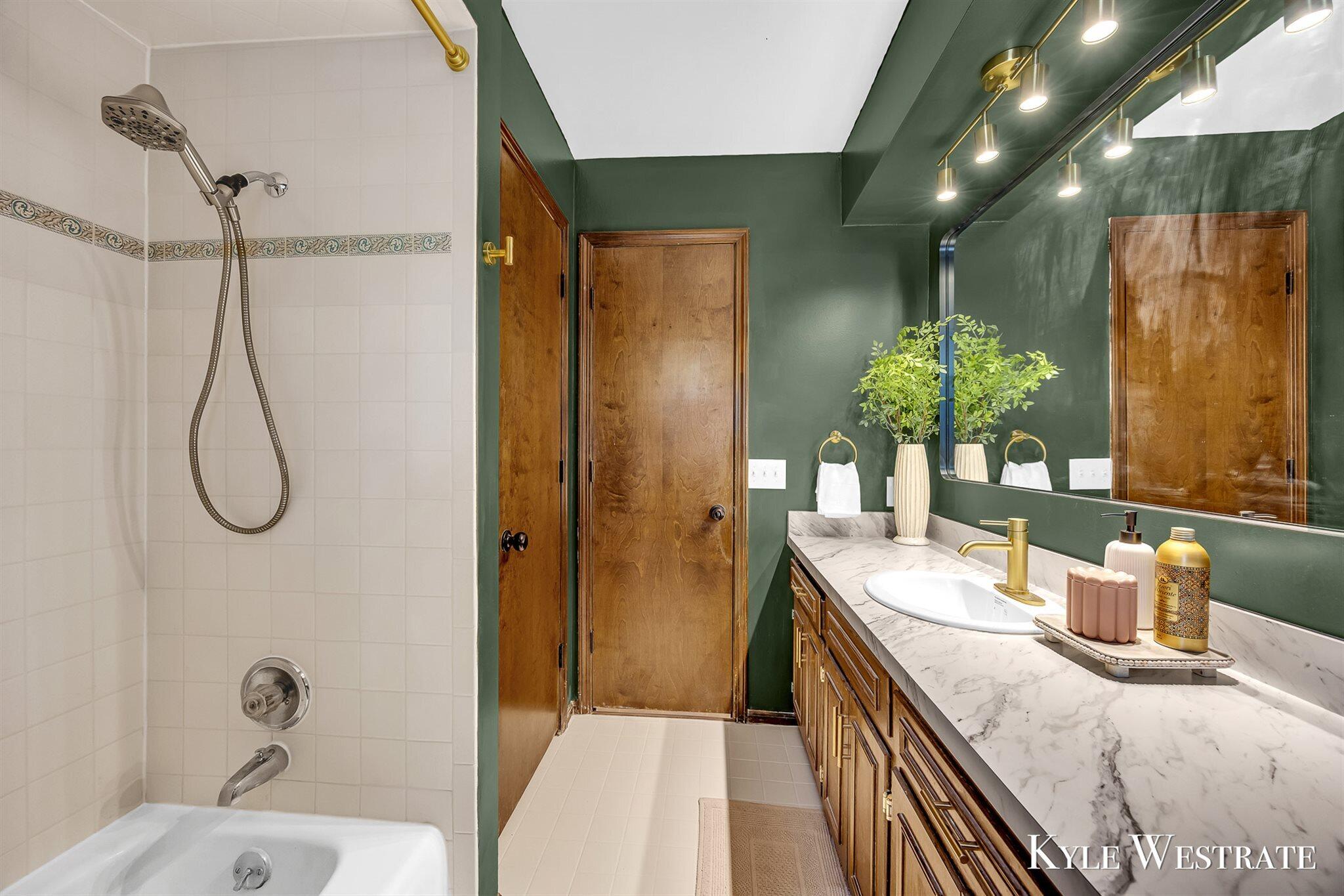 879 W 26th Street Holland MI 49423