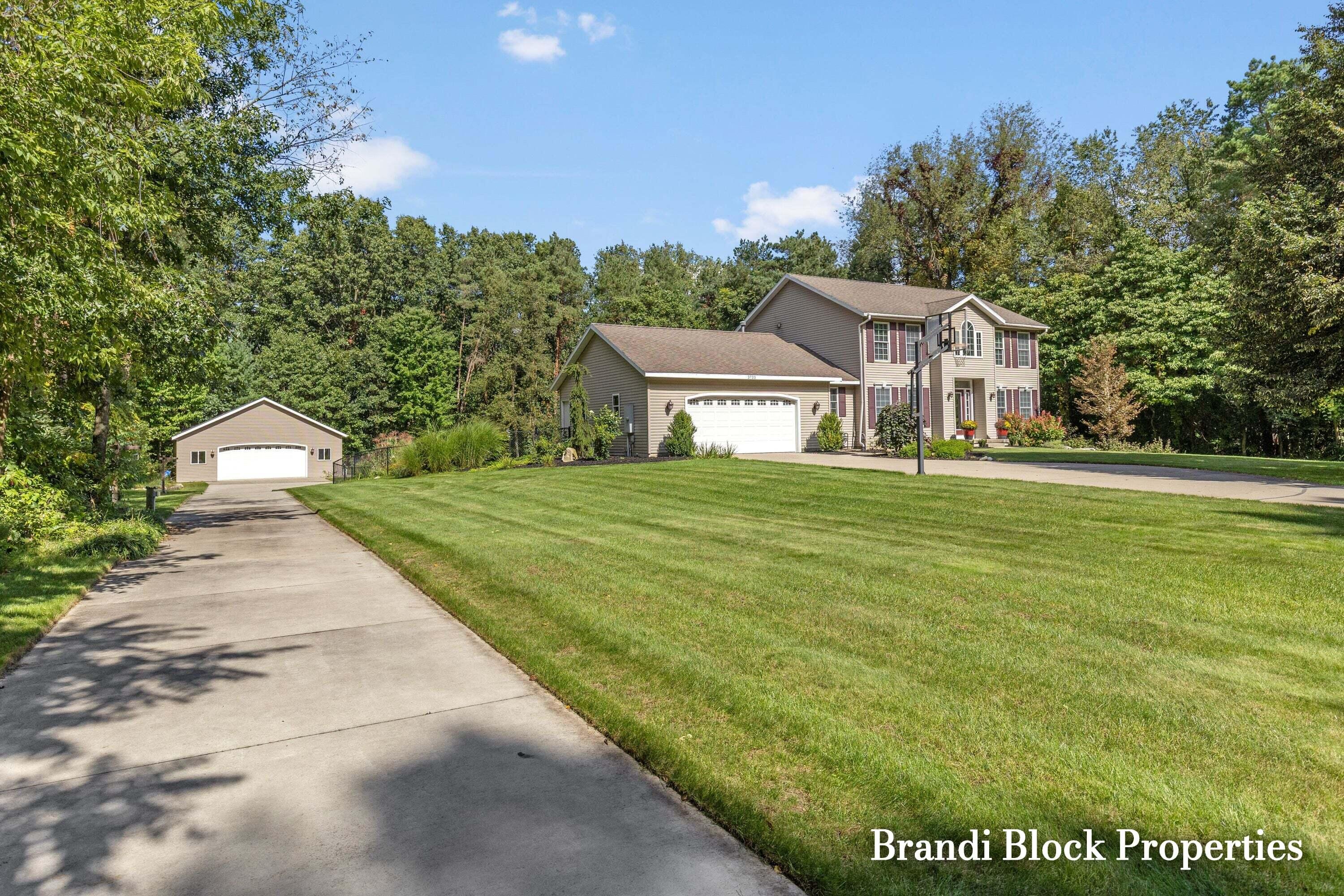 3733 Webber Pines Drive NE Grand Rapids MI 49525