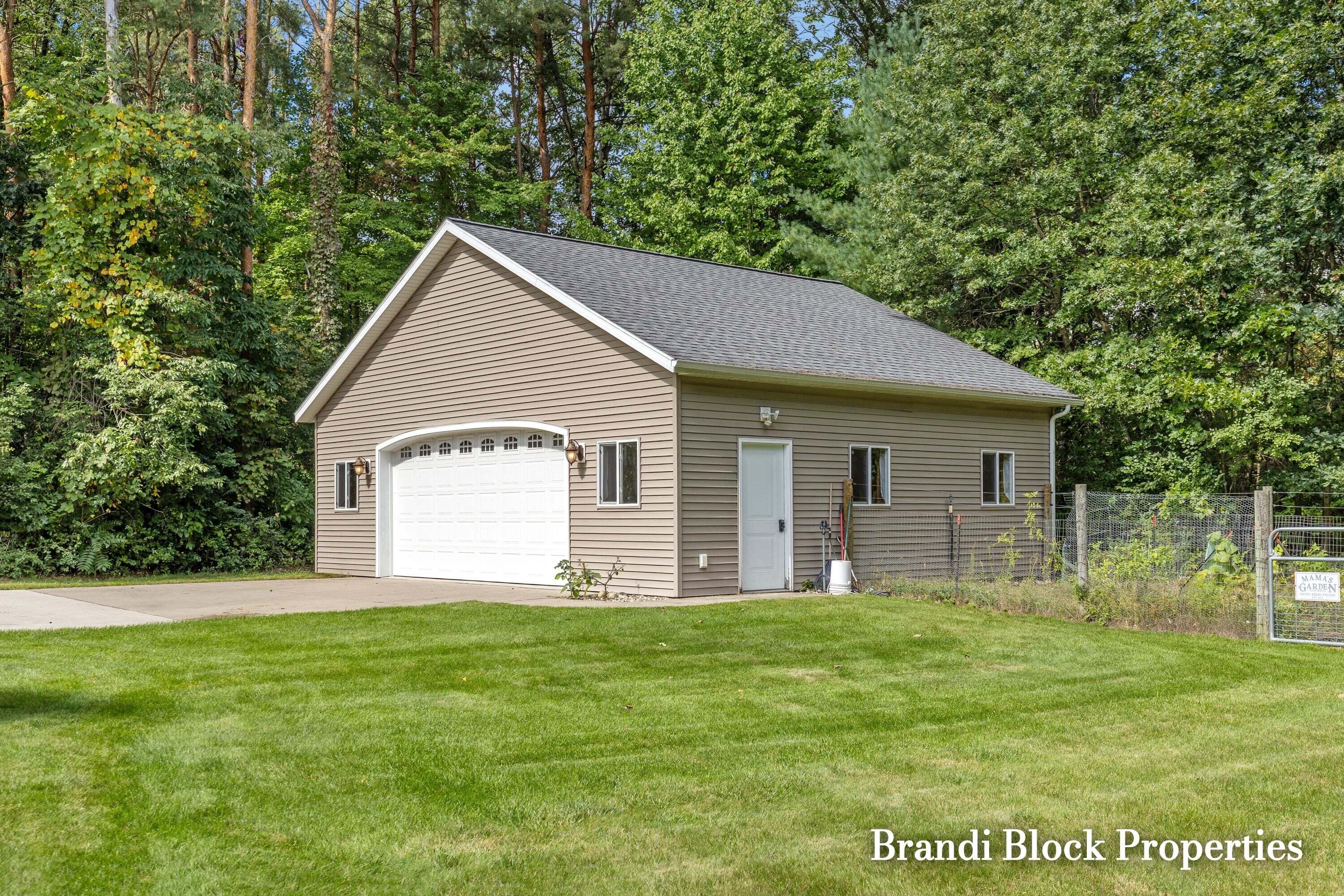 3733 Webber Pines Drive NE Grand Rapids MI 49525