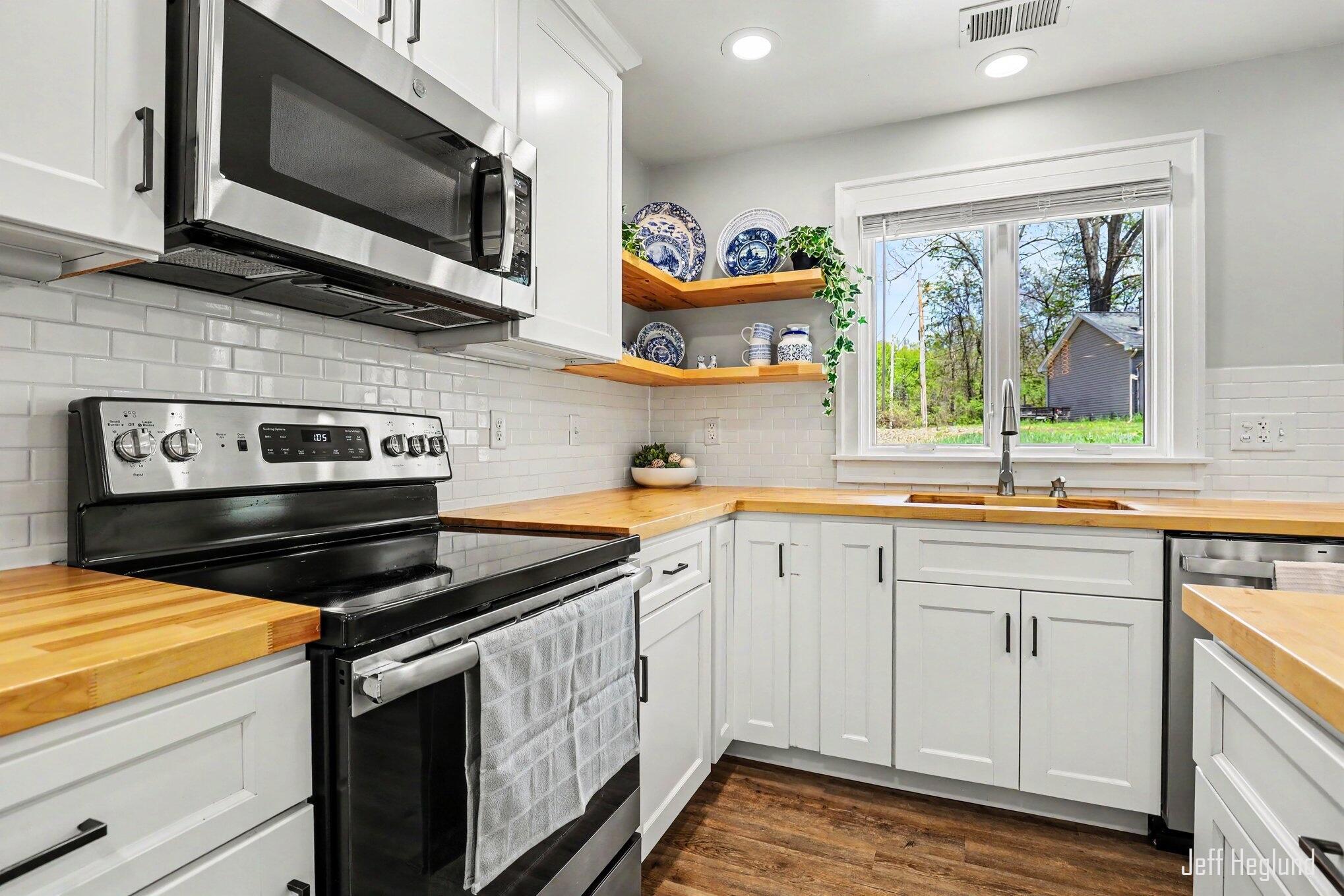 1260 Cramton Avenue NE Ada MI 49301