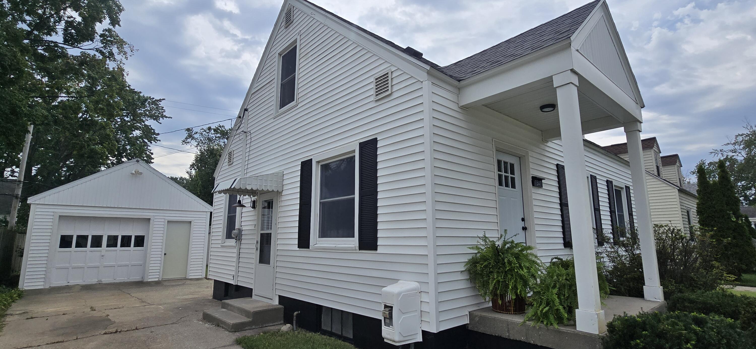 1349 W Summit Avenue Muskegon MI 49441