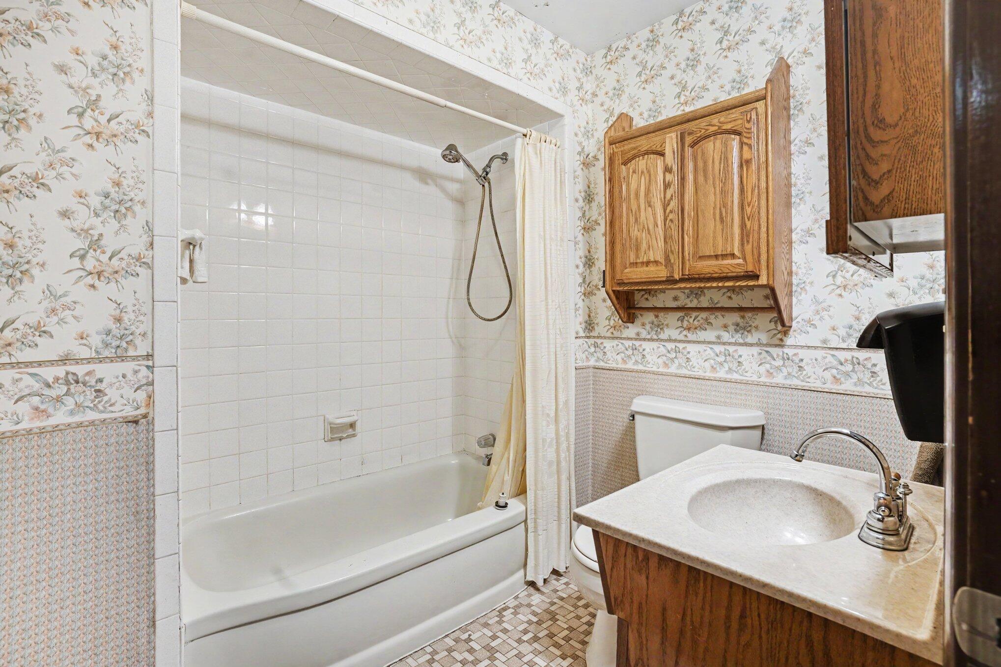 1129 N 24th Street Allegan MI 49010