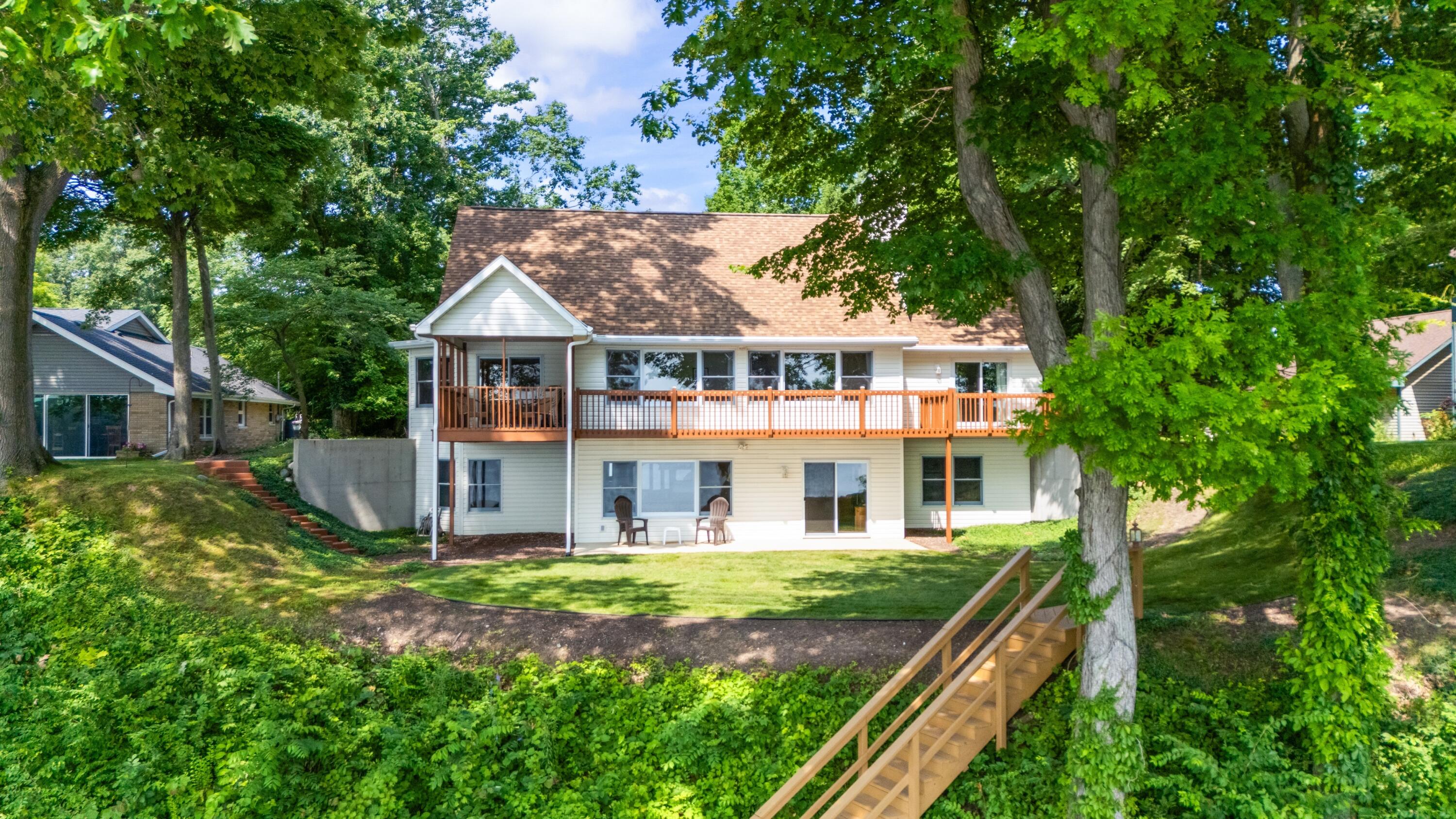 9895 Lakeview Drive Berrien Springs MI 49103