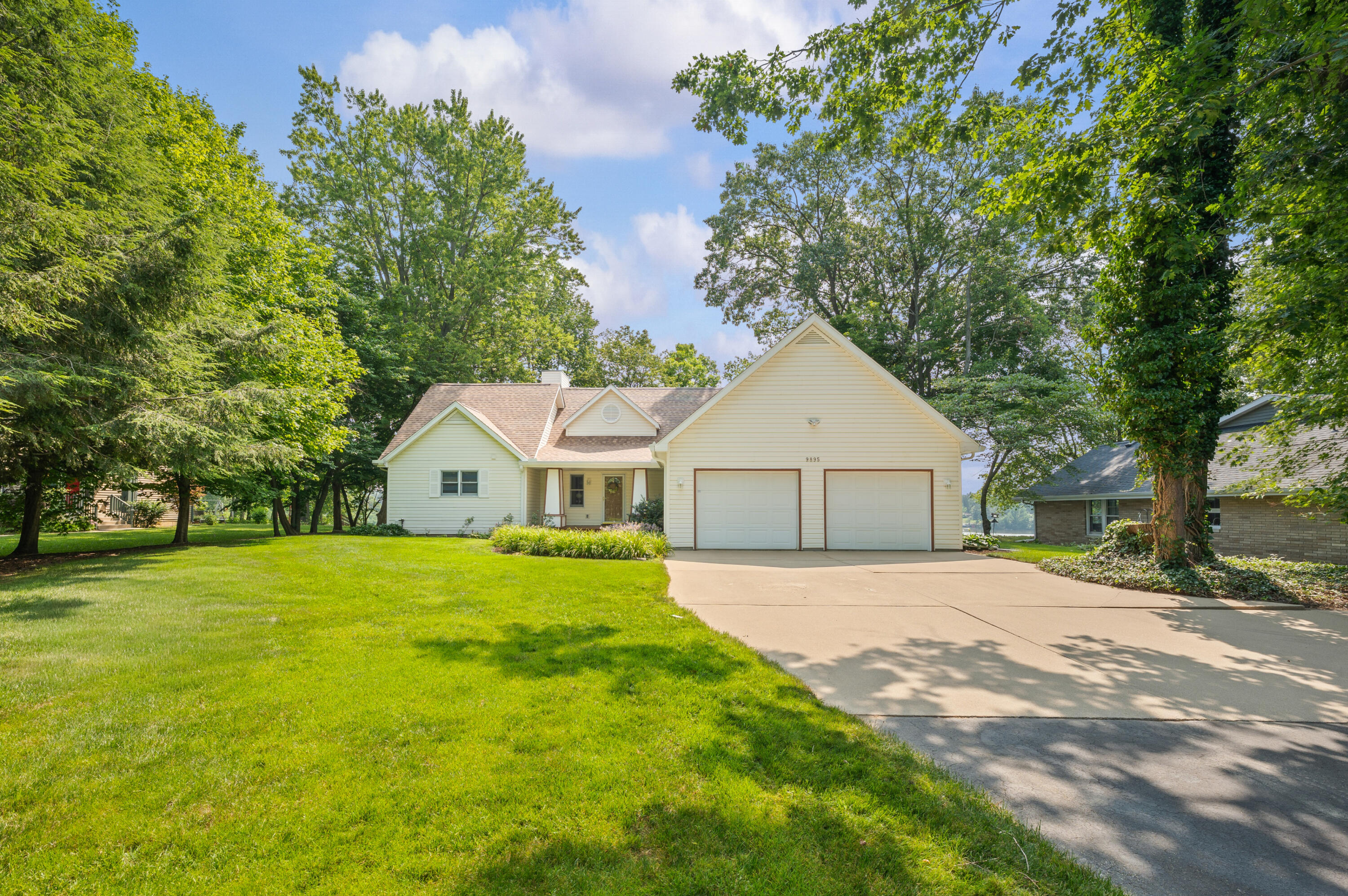 9895 Lakeview Drive Berrien Springs MI 49103