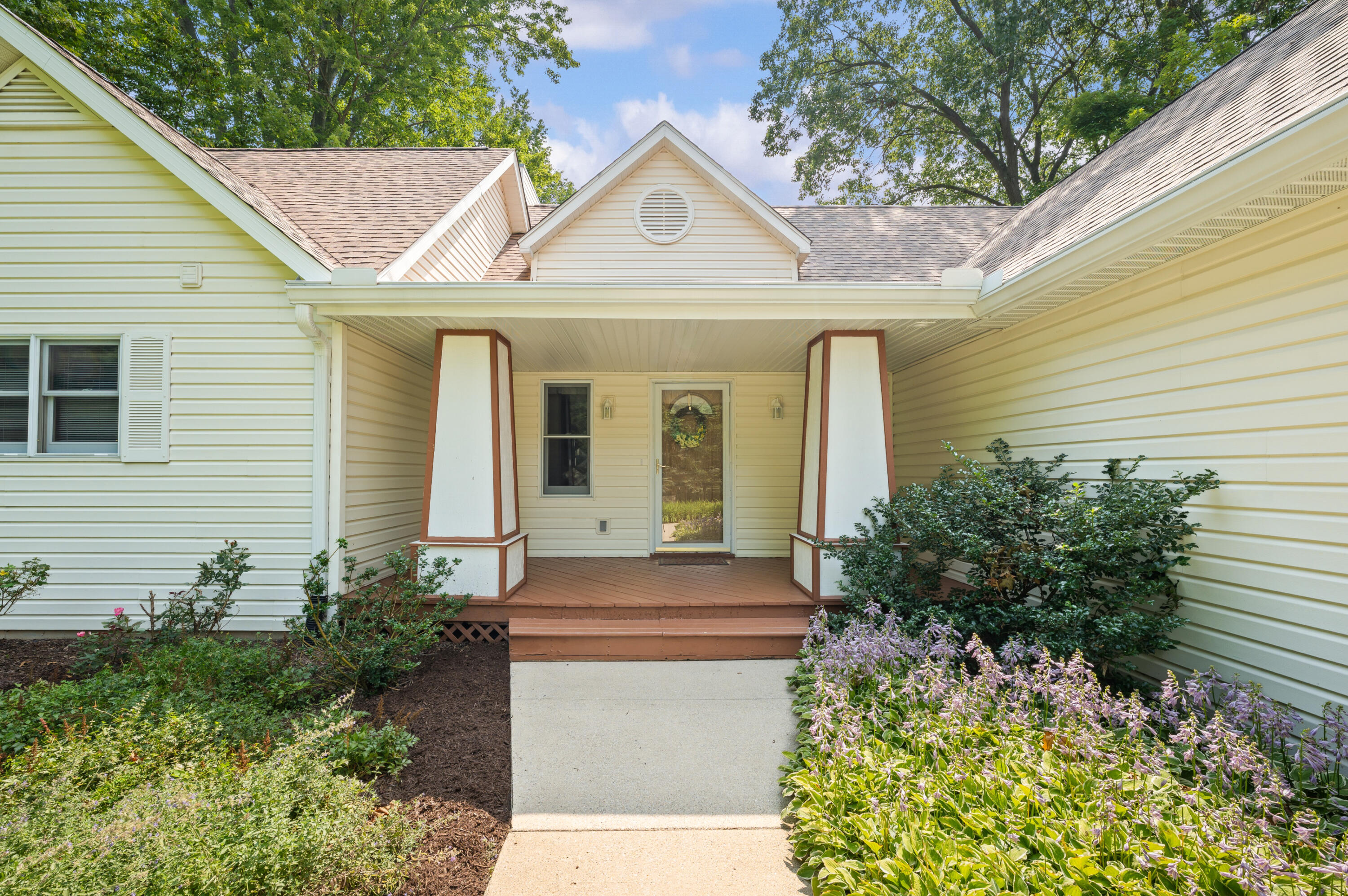 9895 Lakeview Drive Berrien Springs MI 49103