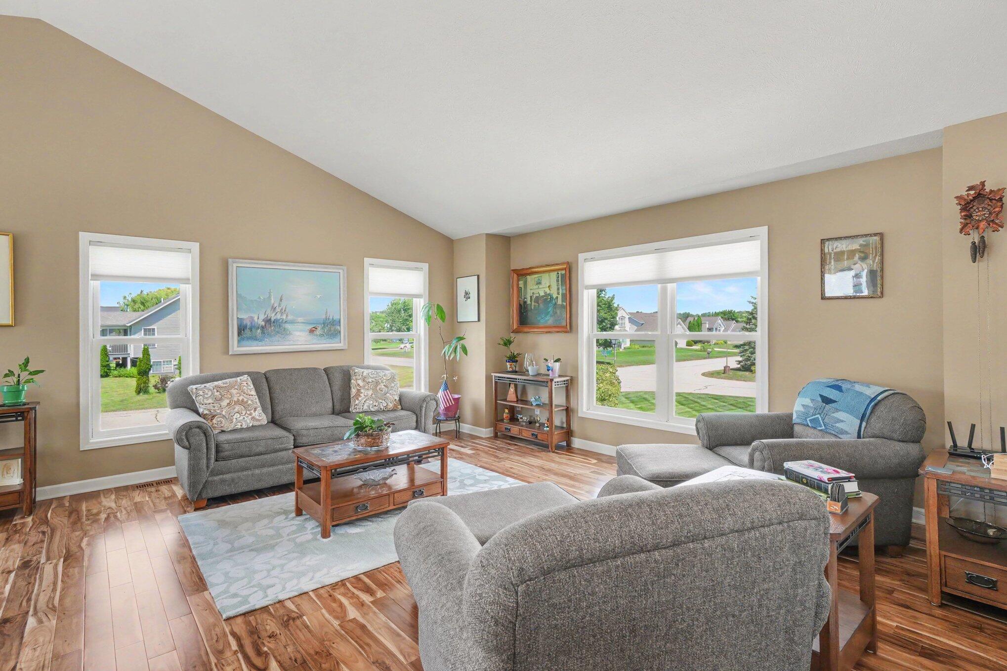 1433 Hillridge Way Zeeland MI 49464