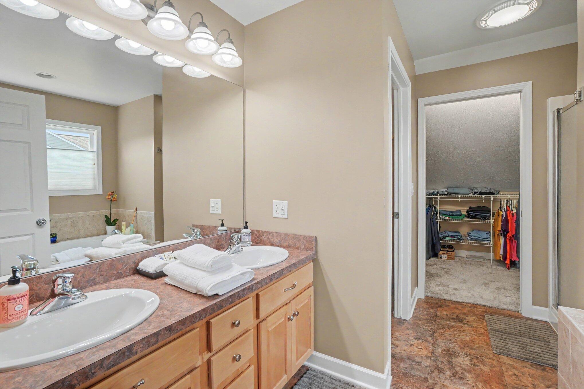 1433 Hillridge Way Zeeland MI 49464