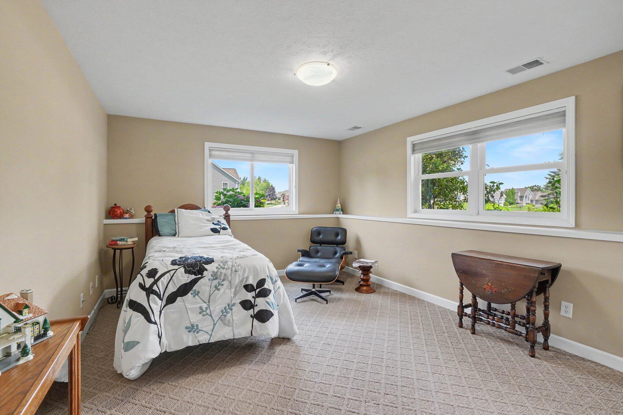 1433 Hillridge Way Zeeland MI 49464