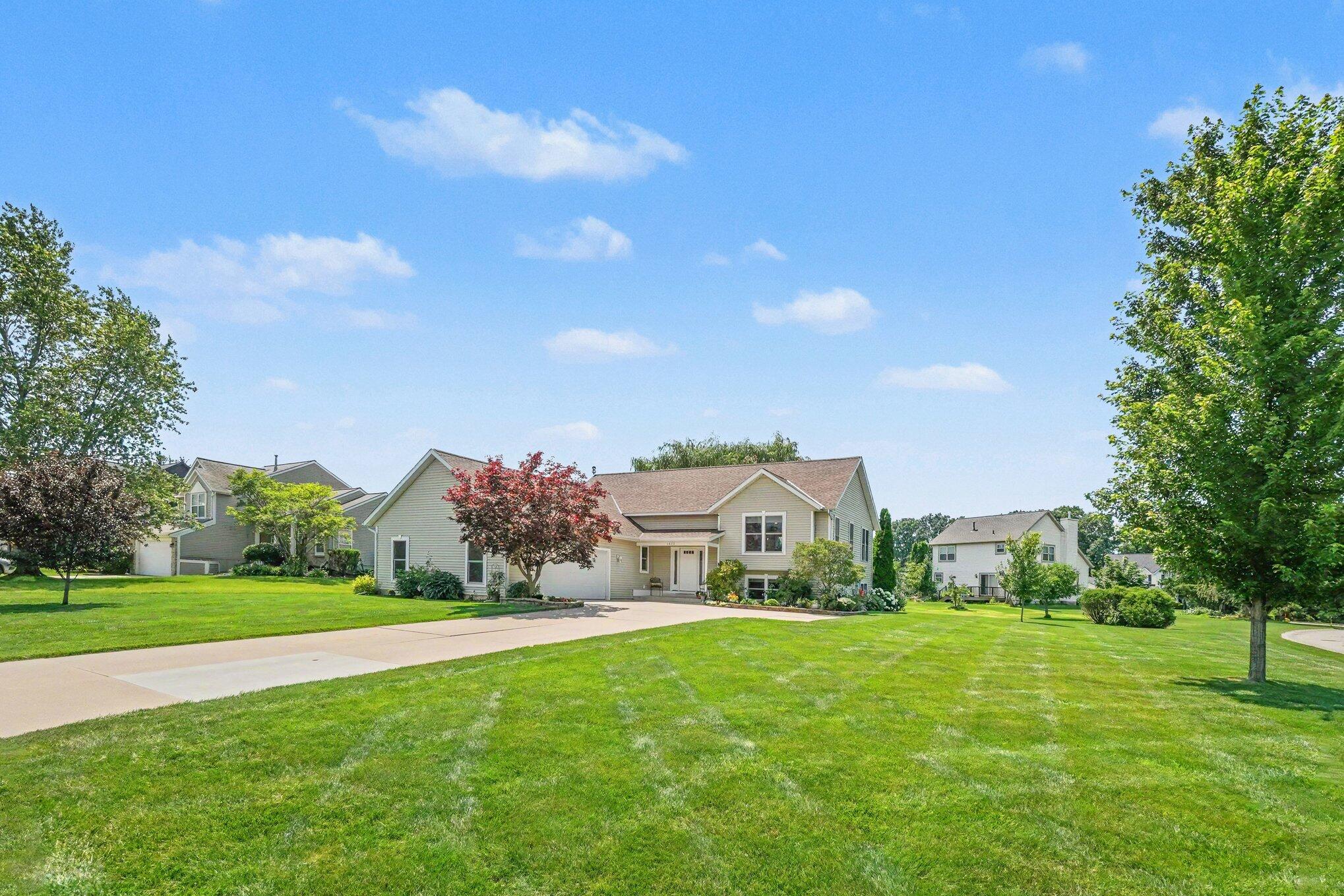 1433 Hillridge Way Zeeland MI 49464