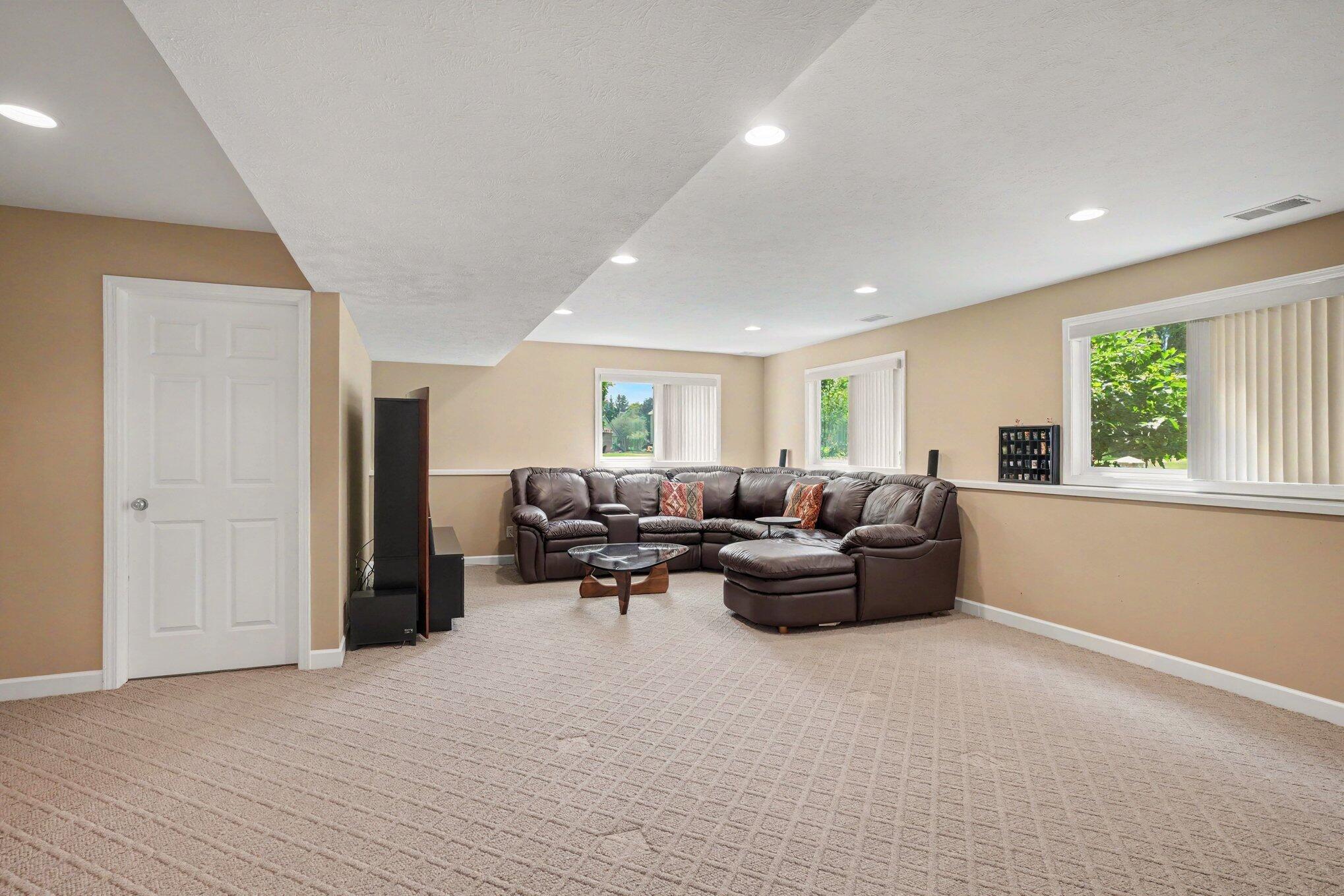 1433 Hillridge Way Zeeland MI 49464