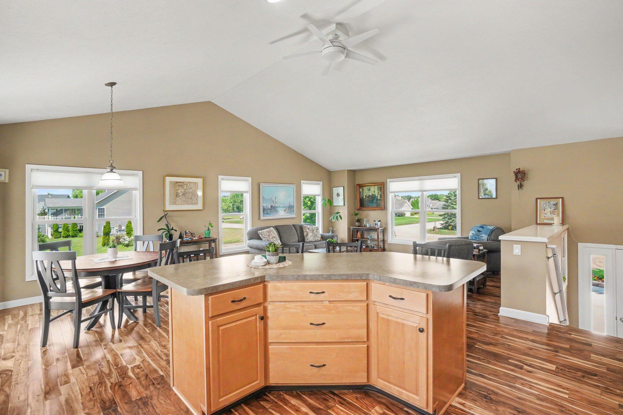 1433 Hillridge Way Zeeland MI 49464