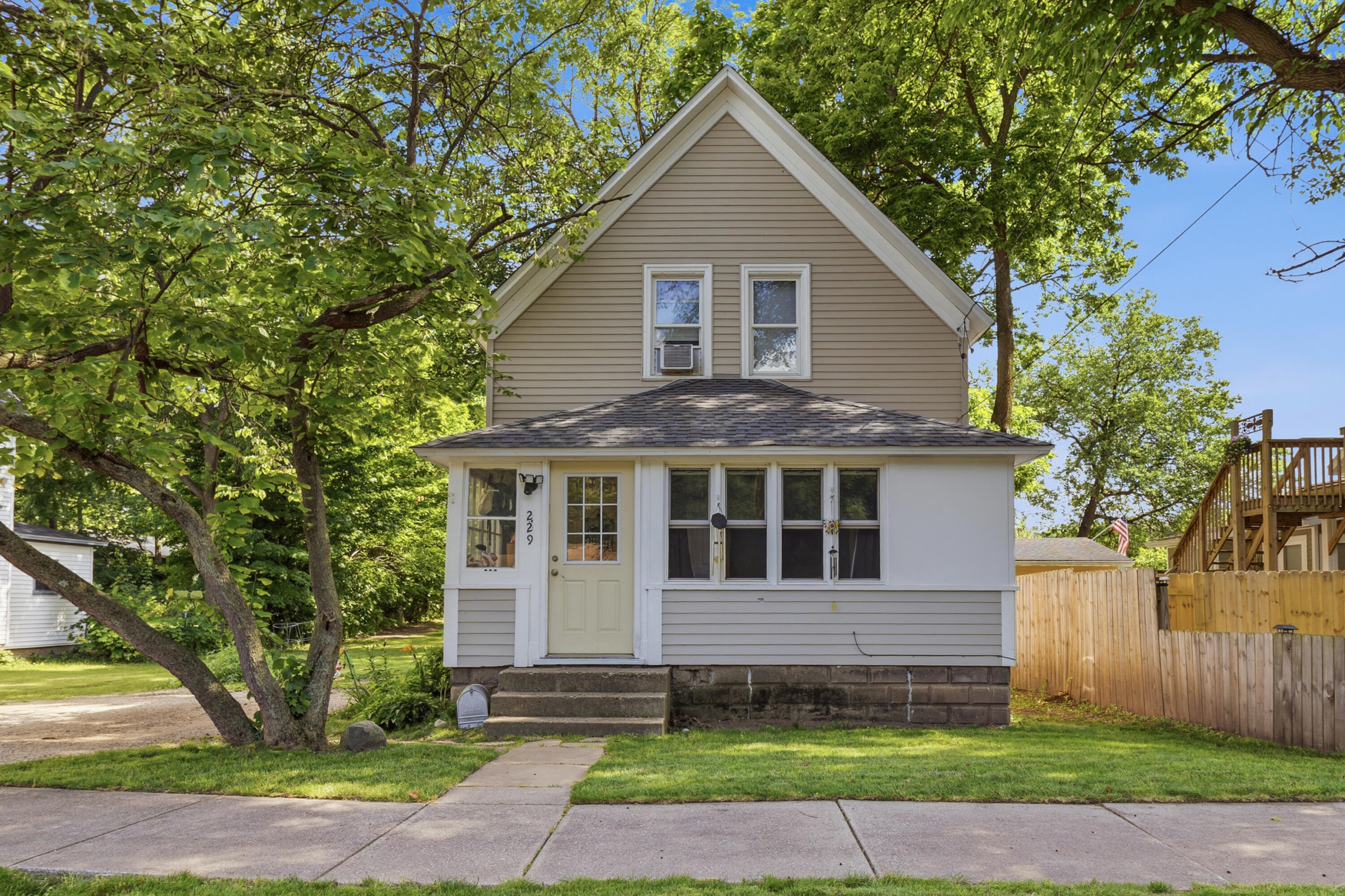 229 Robinson Street Allegan MI 49010