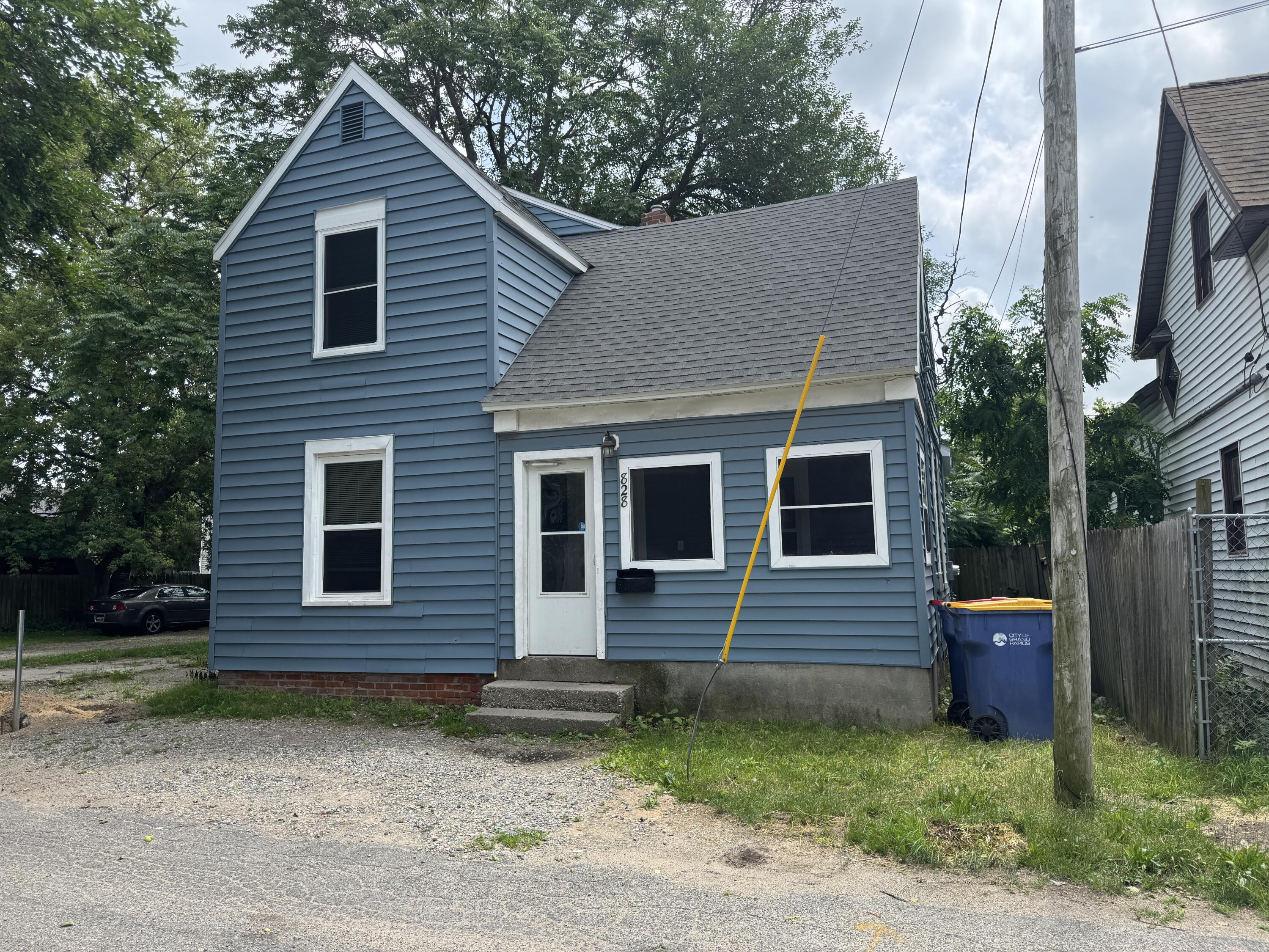 828 Isabella Court SE Grand Rapids MI 49507