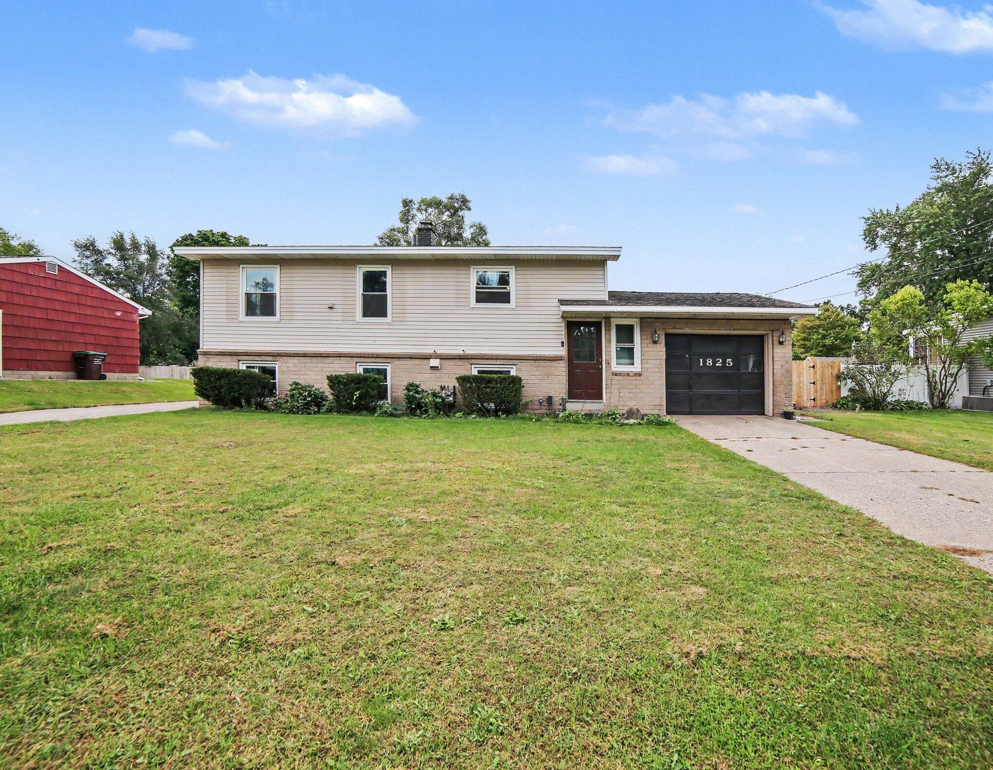 1825 Oak Park Drive Muskegon MI 49442