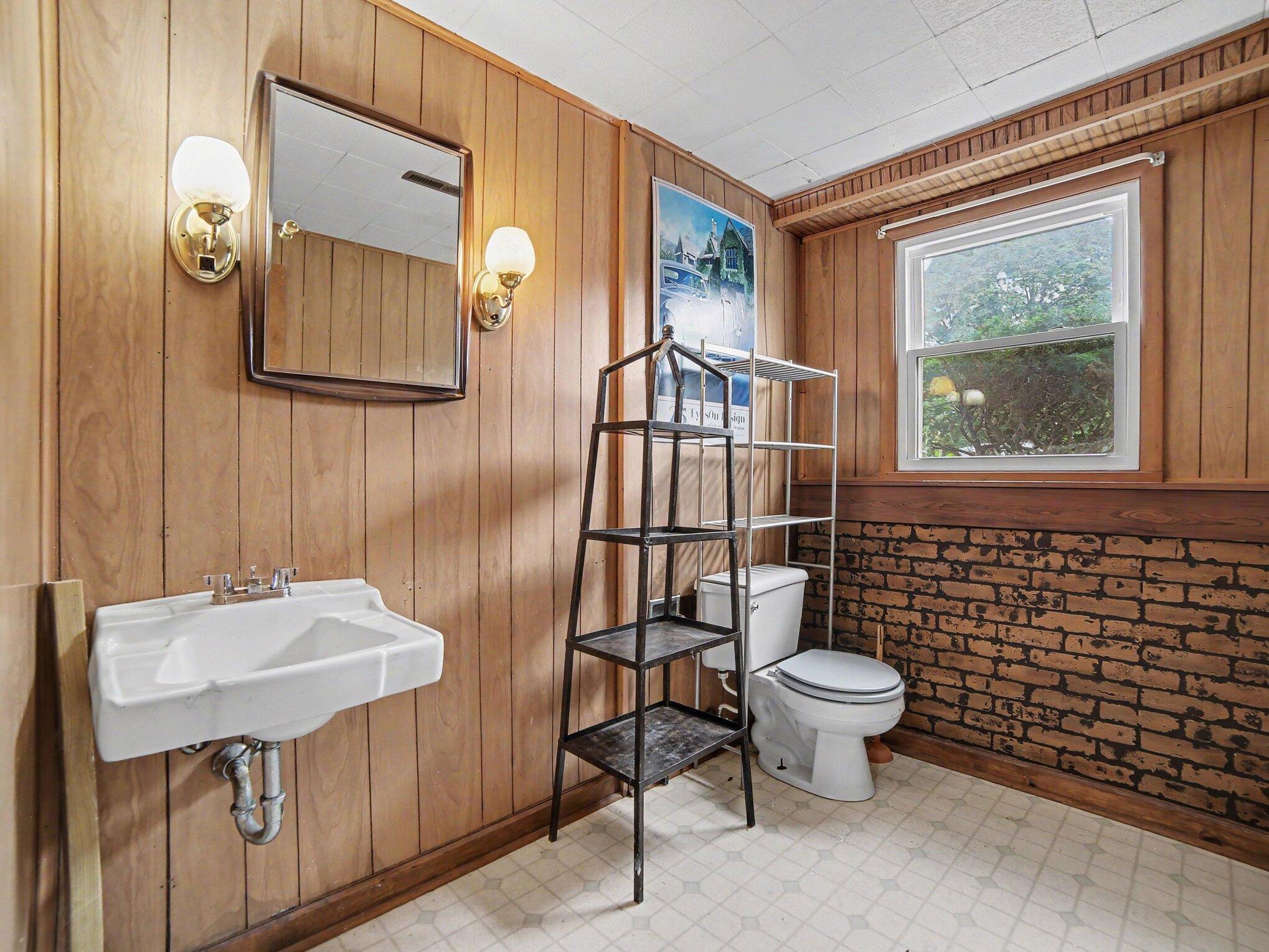 1825 Oak Park Drive Muskegon MI 49442