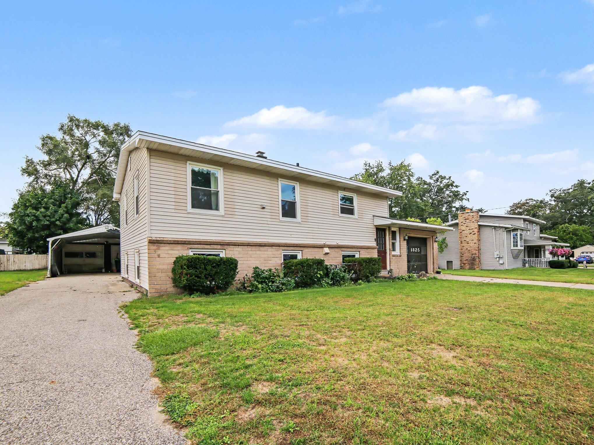 1825 Oak Park Drive Muskegon MI 49442