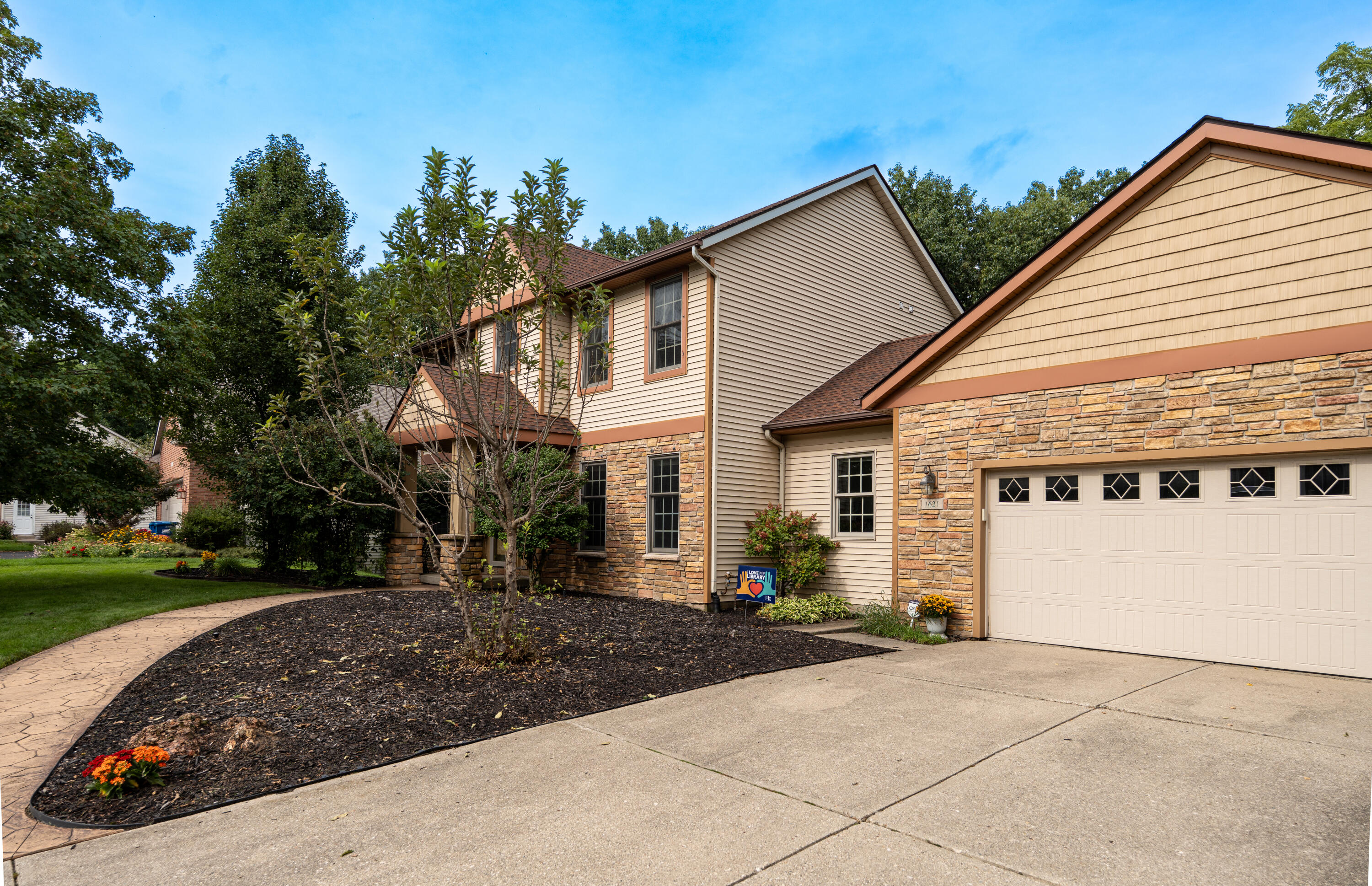 1621 Falcon Crest Drive NE Grand Rapids MI 49525
