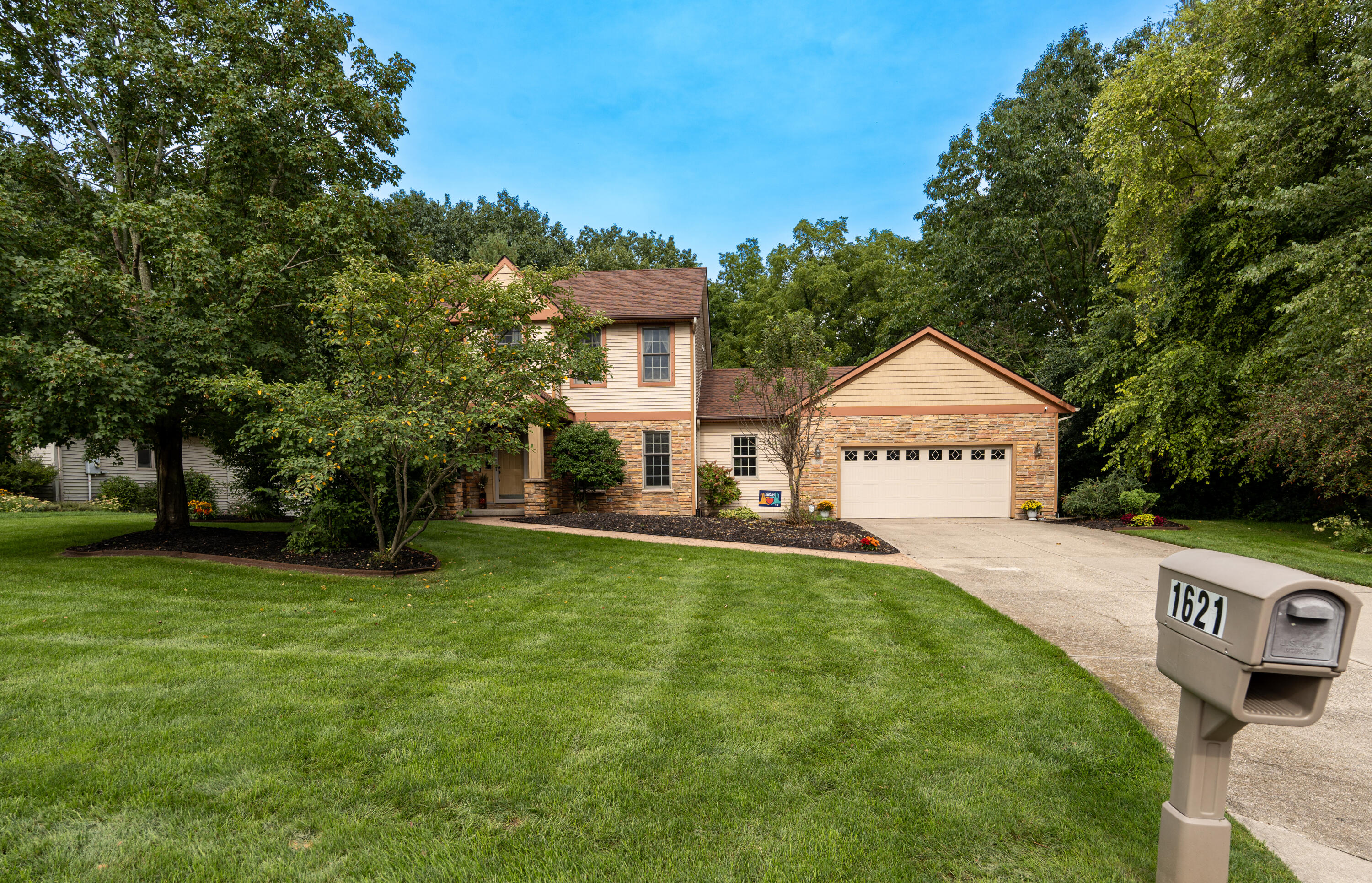 1621 Falcon Crest Drive NE Grand Rapids MI 49525