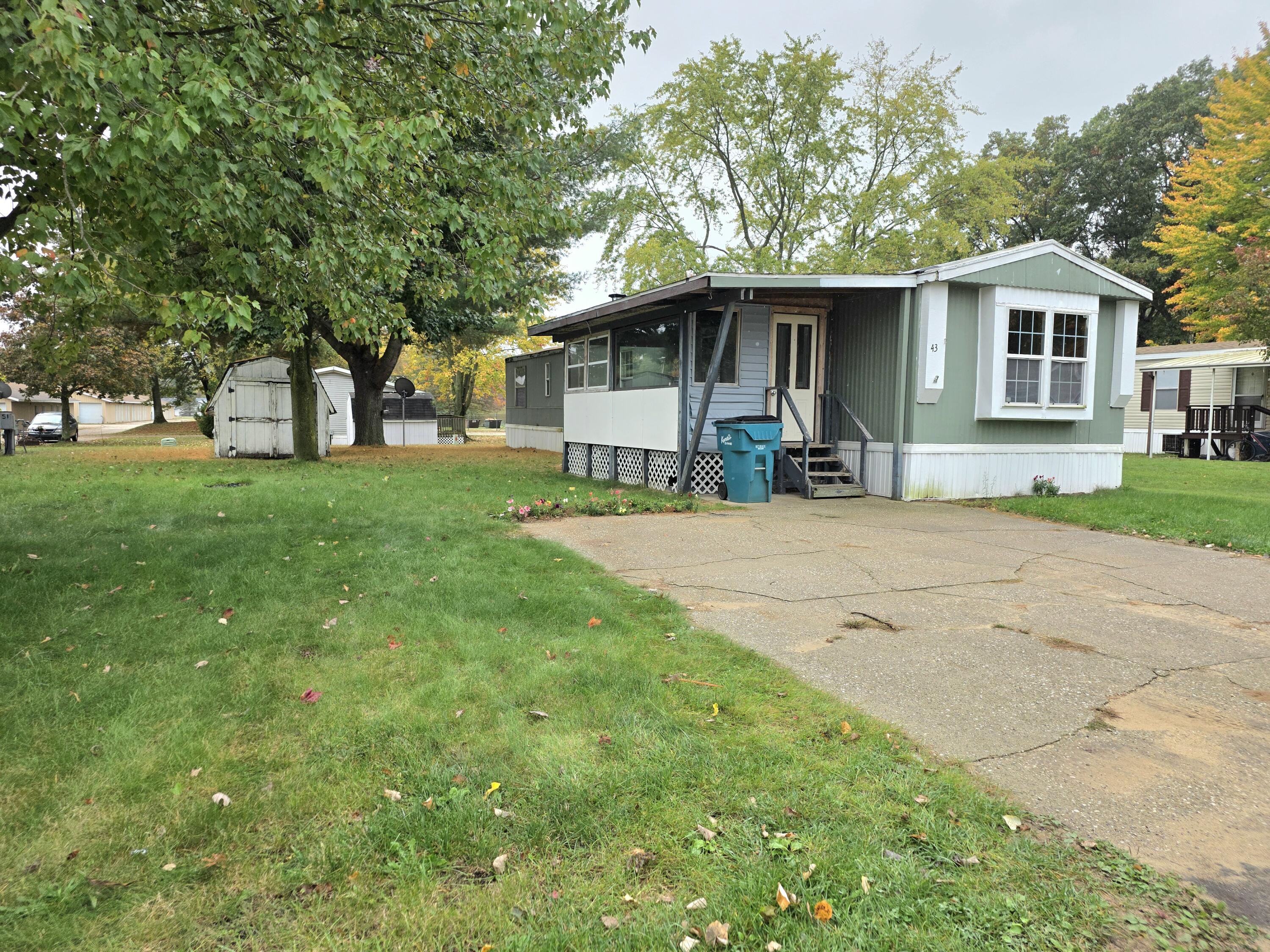 43 Maple Court Muskegon MI 49445