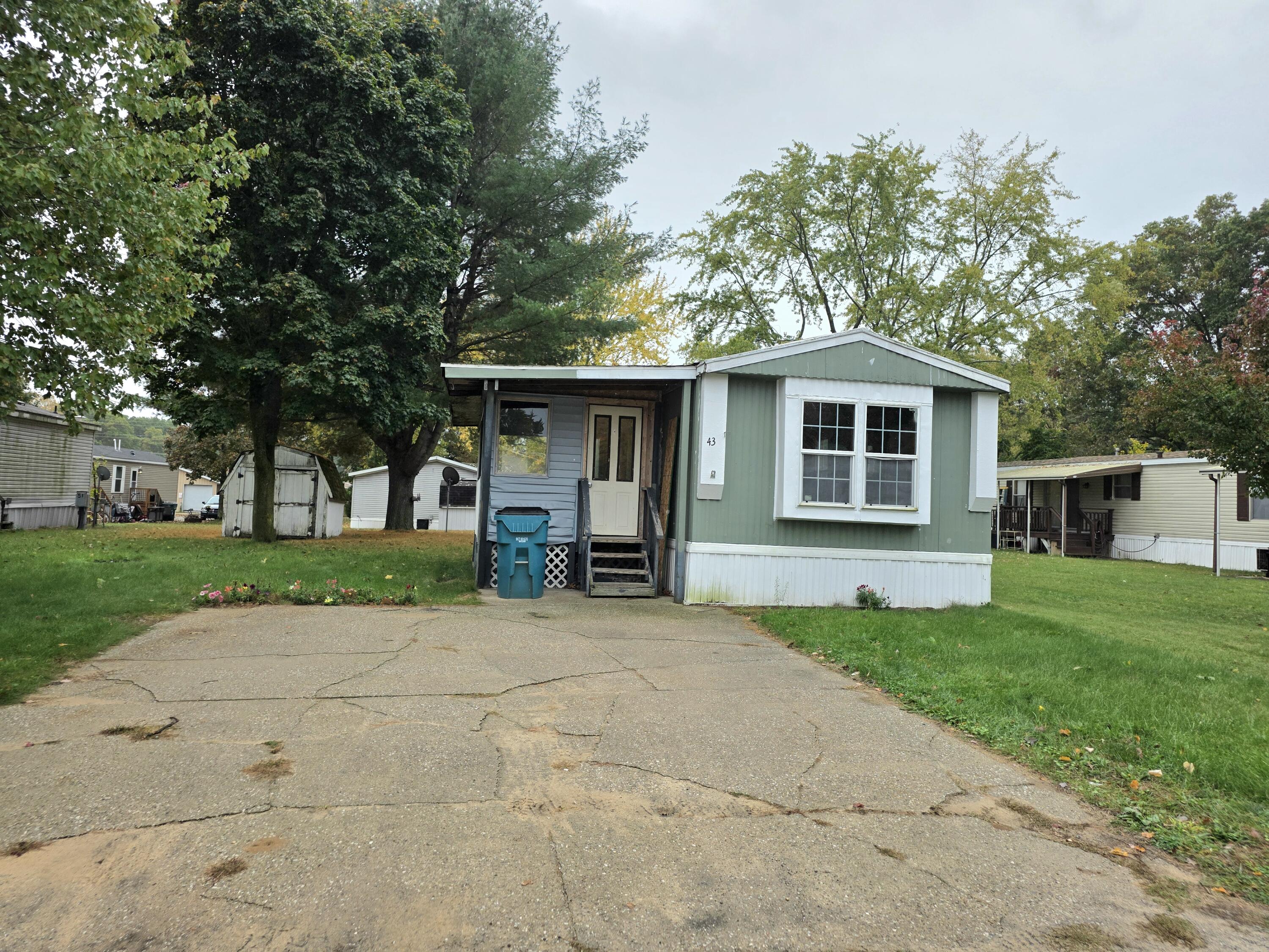 43 Maple Court Muskegon MI 49445